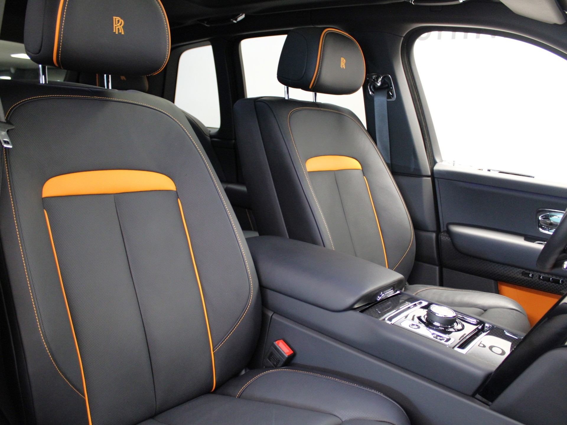 ROLLS-ROYCE Cullinan 6.7 V12 Black Badge-image-7