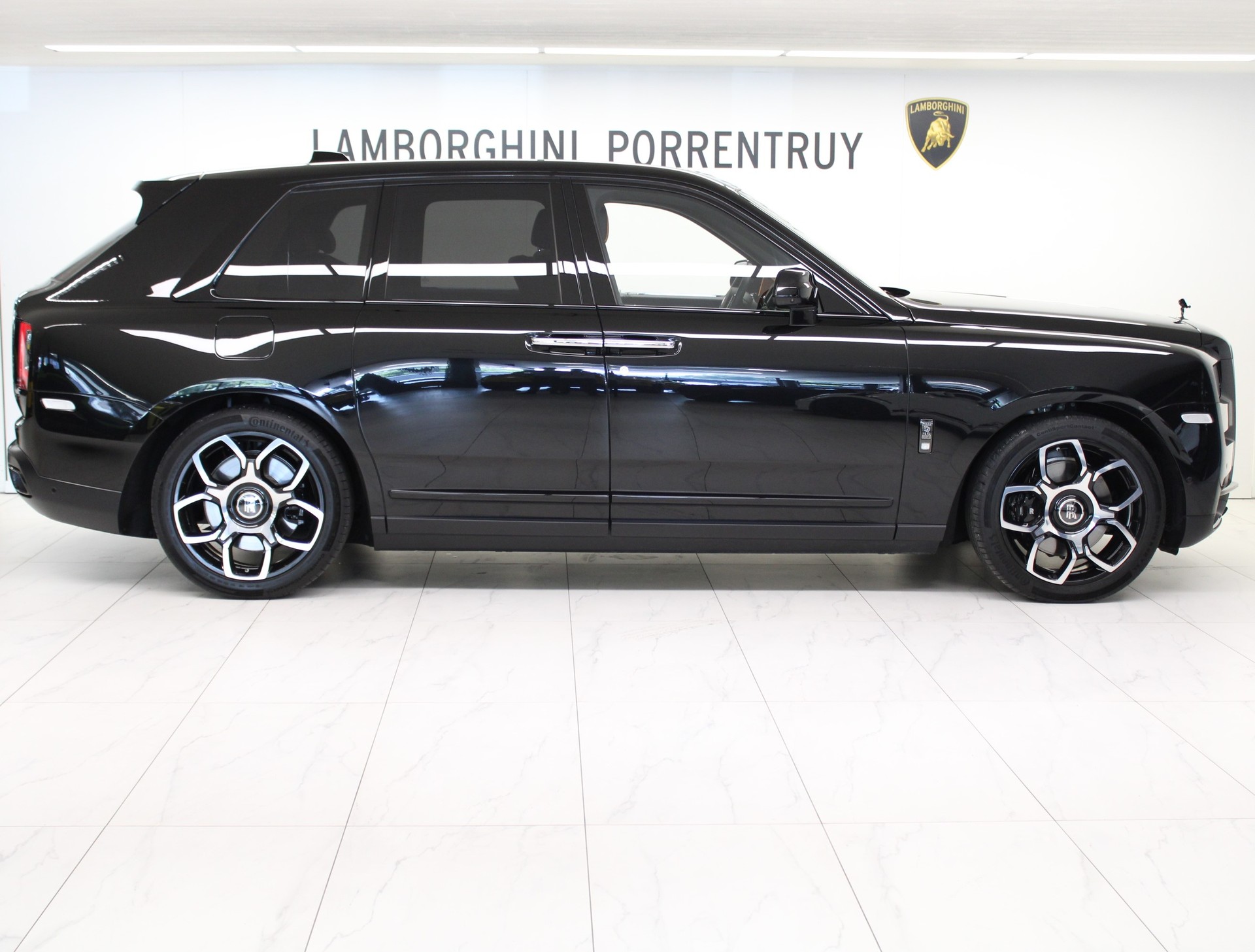 ROLLS-ROYCE Cullinan 6.7 V12 Black Badge-image-1