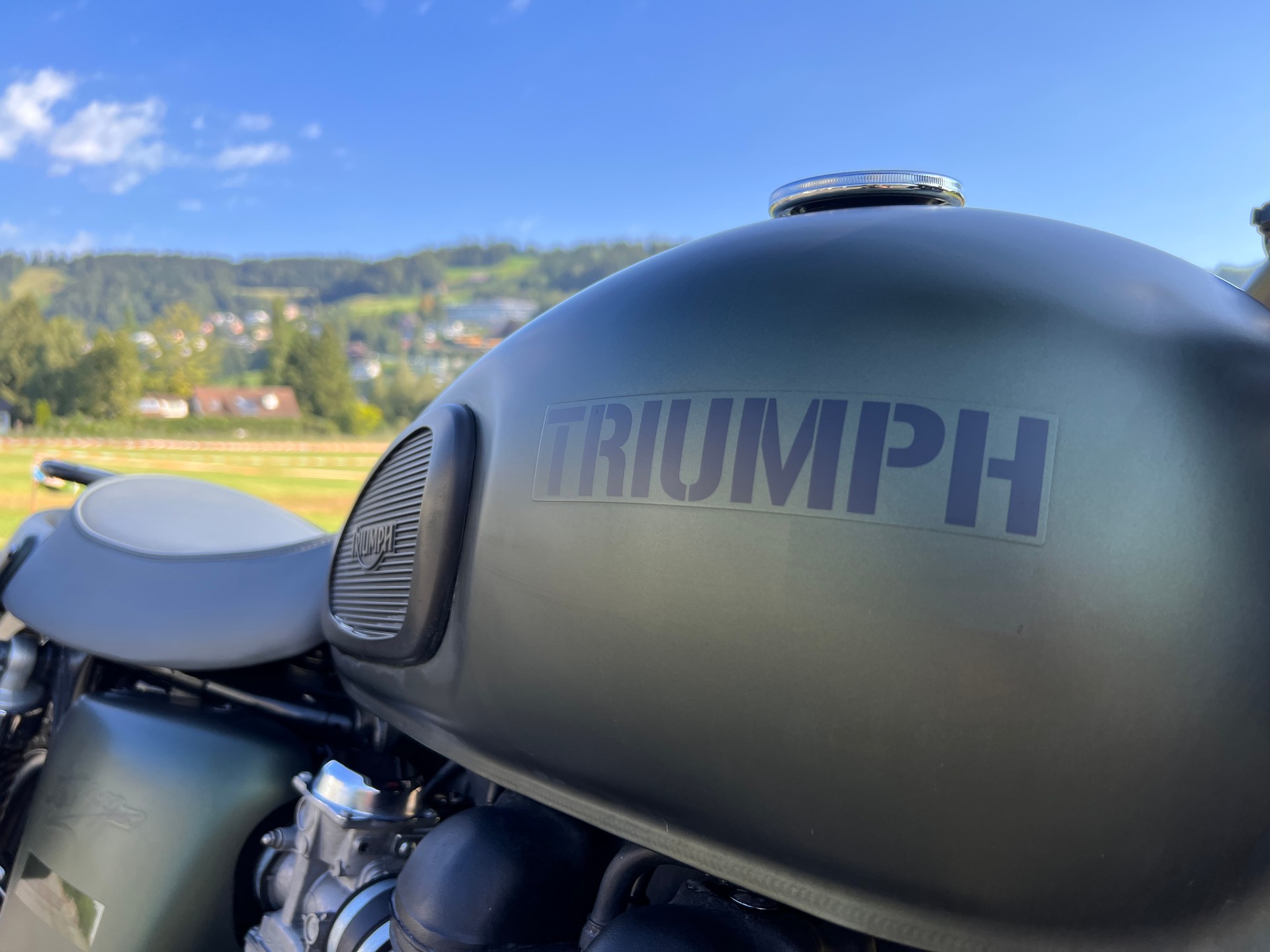 TRIUMPH Bonneville T 100 Steve McQueen Limited Edition-image-1