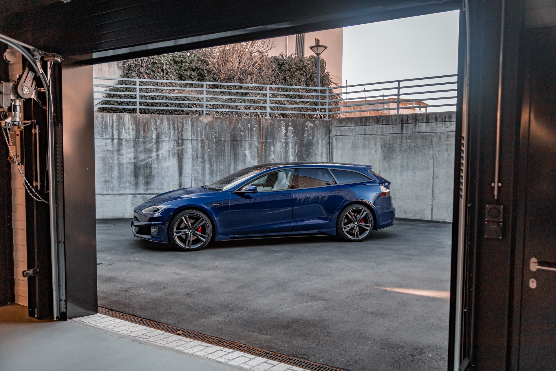 TESLA Model S 100 D Perf. Shootingbrake-image-25