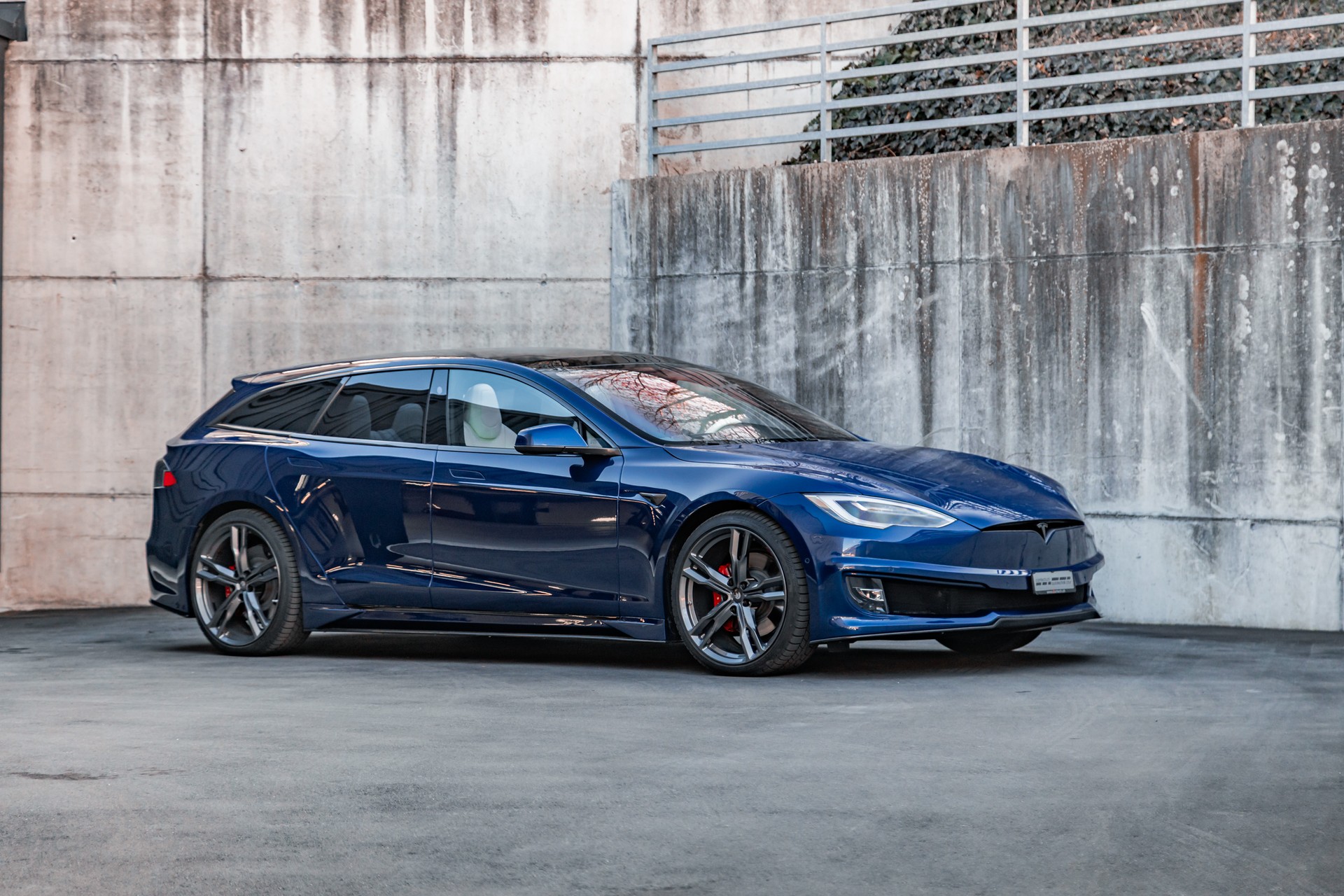 TESLA Model S 100 D Perf. Shootingbrake-image-5