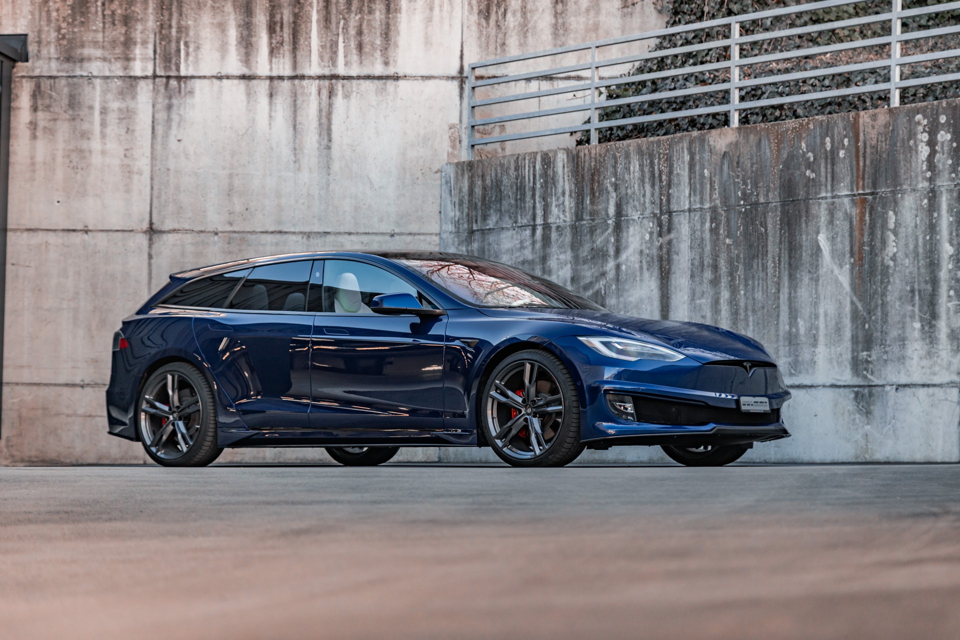TESLA Model S 100 D Perf. Shootingbrake-image-4