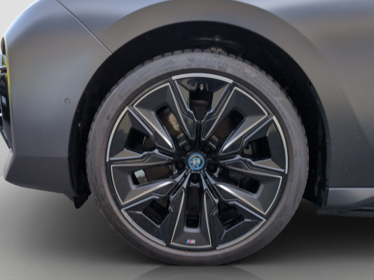 BMW i7 xDrive 60 M Sport Pro-image-12