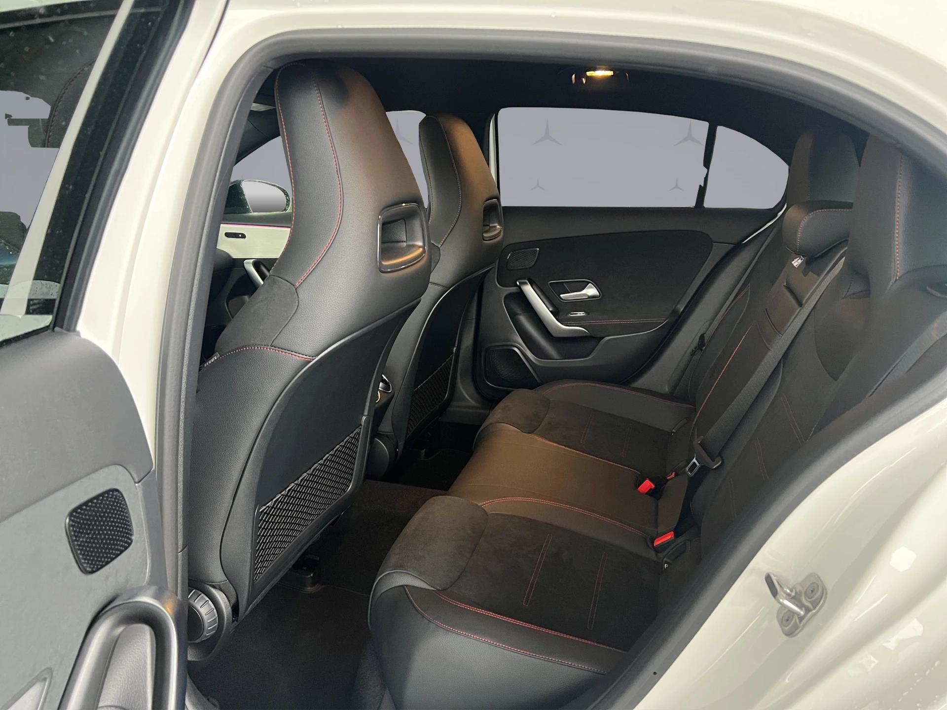 MERCEDES-BENZ A 250 AMG Line 4m-image-12