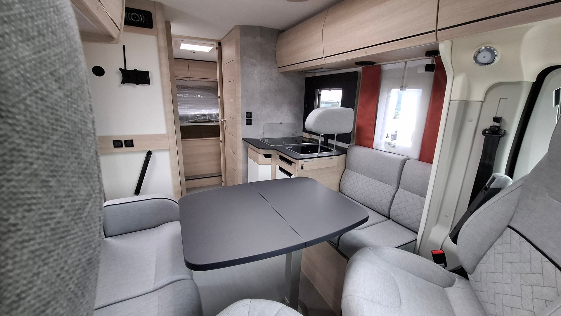 RAPIDO C86 Night Edition Automatique (Chauffage Diesel + Electricité)-image-6