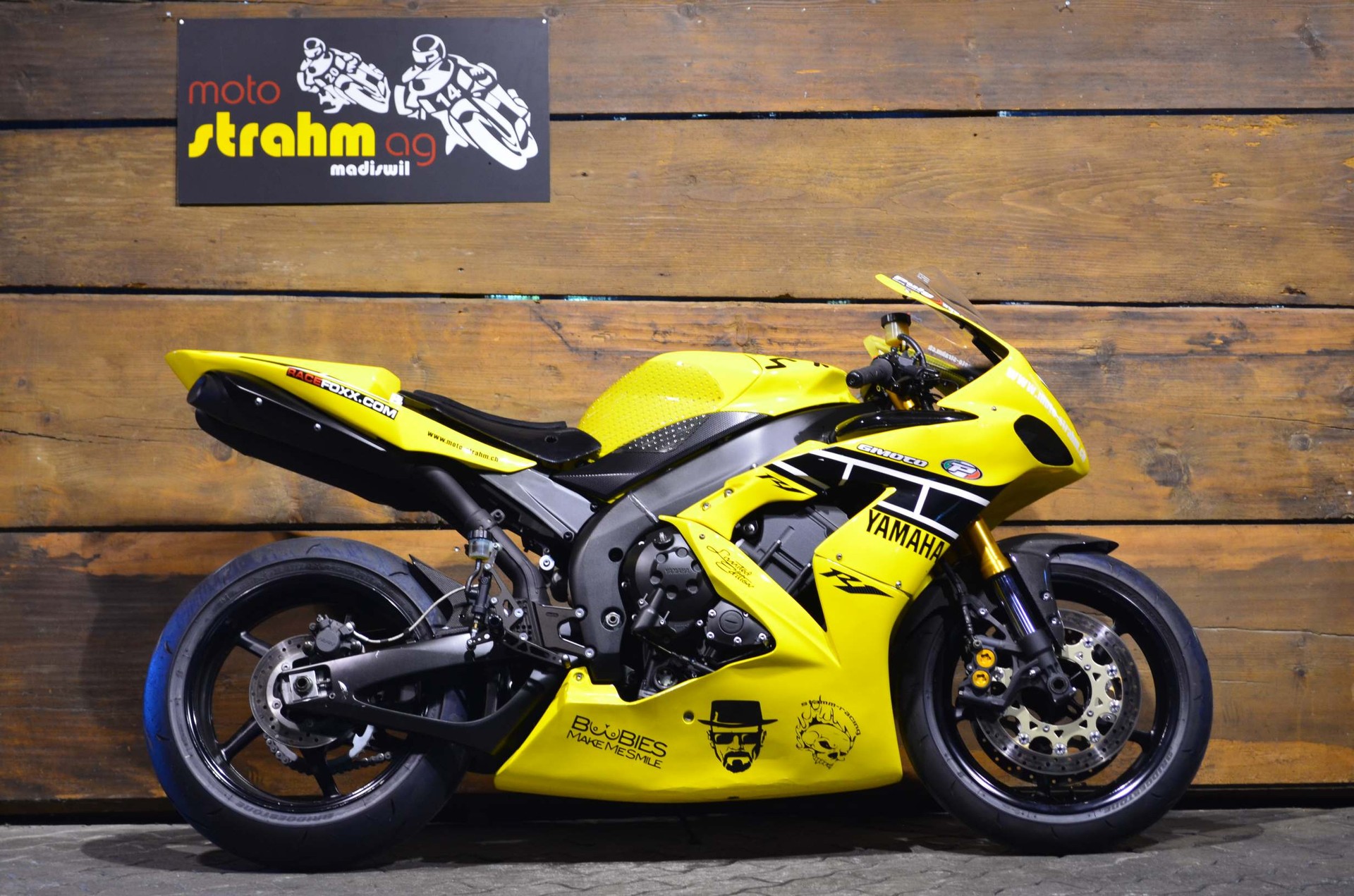 YAMAHA YZF-R1-image-1