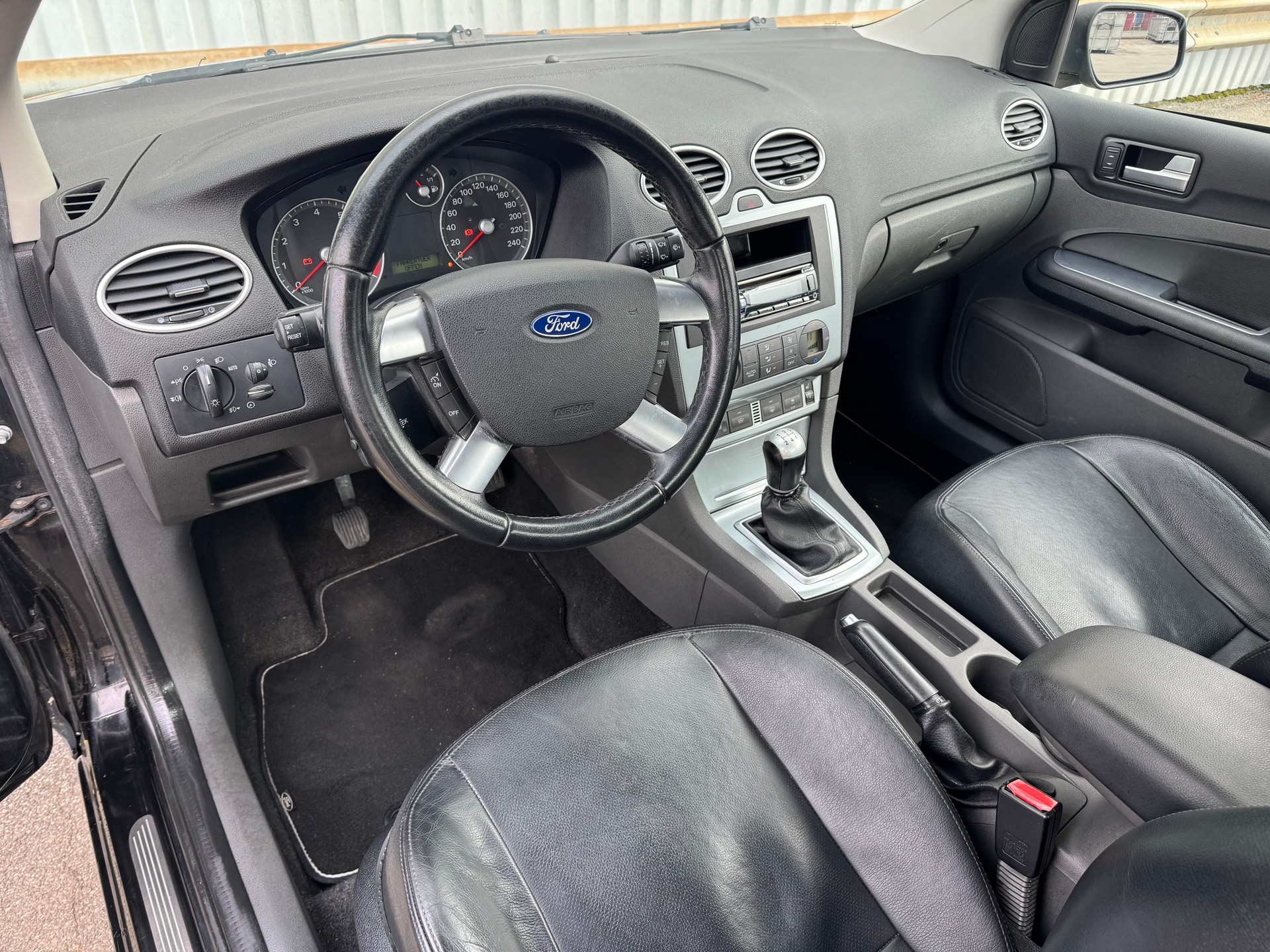 FORD Focus CC 2.0i Titanium-image-6