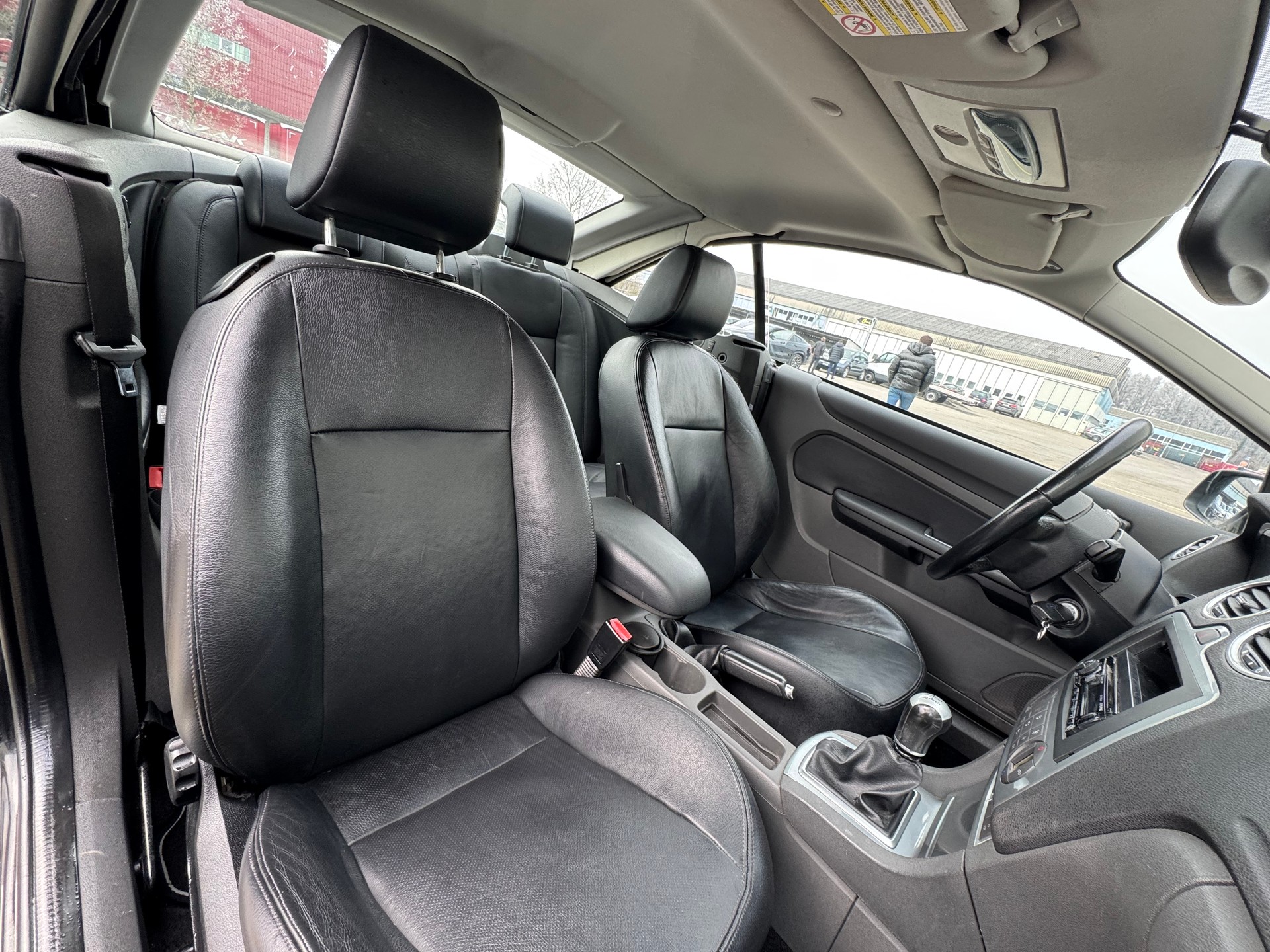 FORD Focus CC 2.0i Titanium-image-8