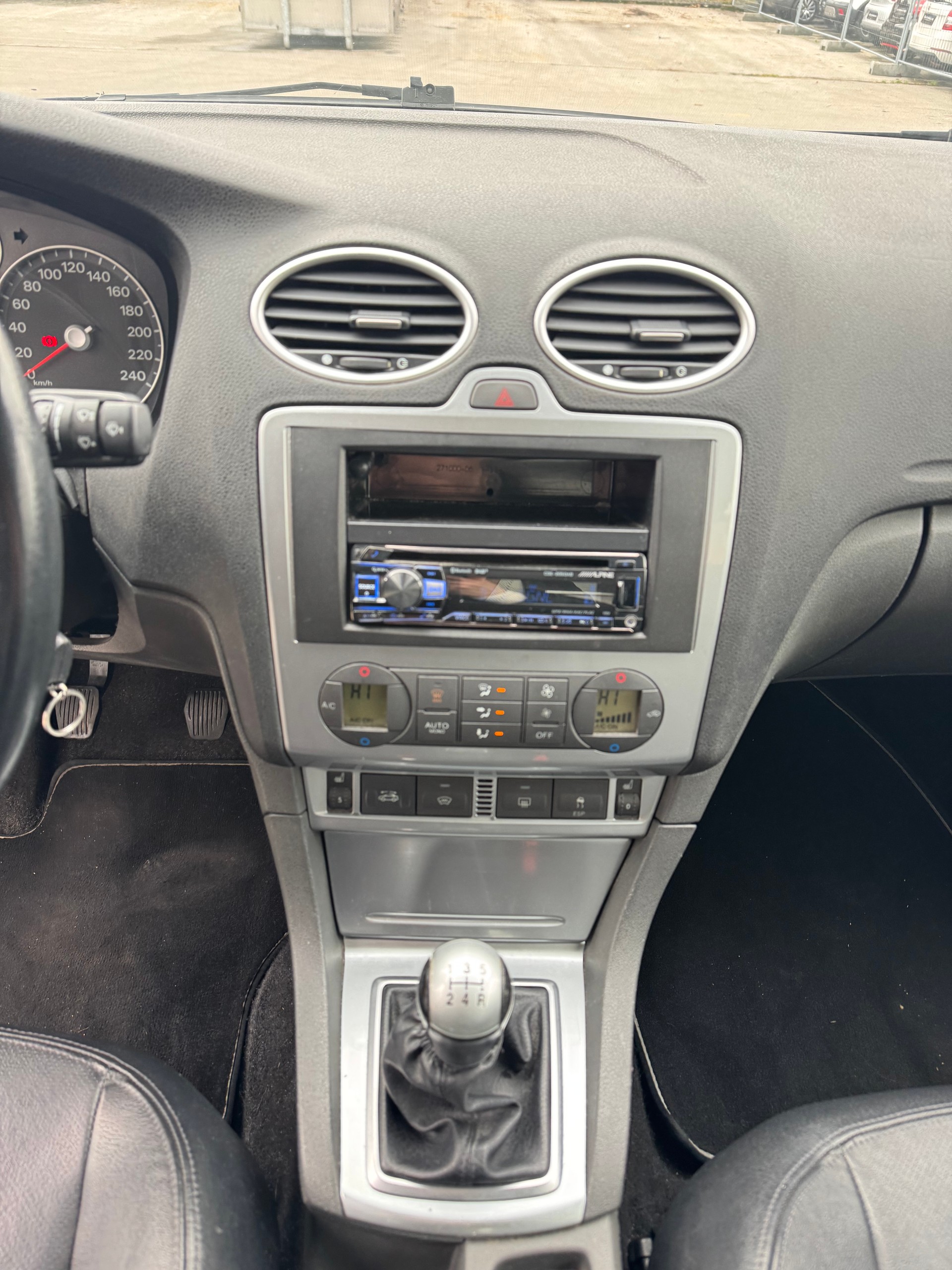 FORD Focus CC 2.0i Titanium-image-12