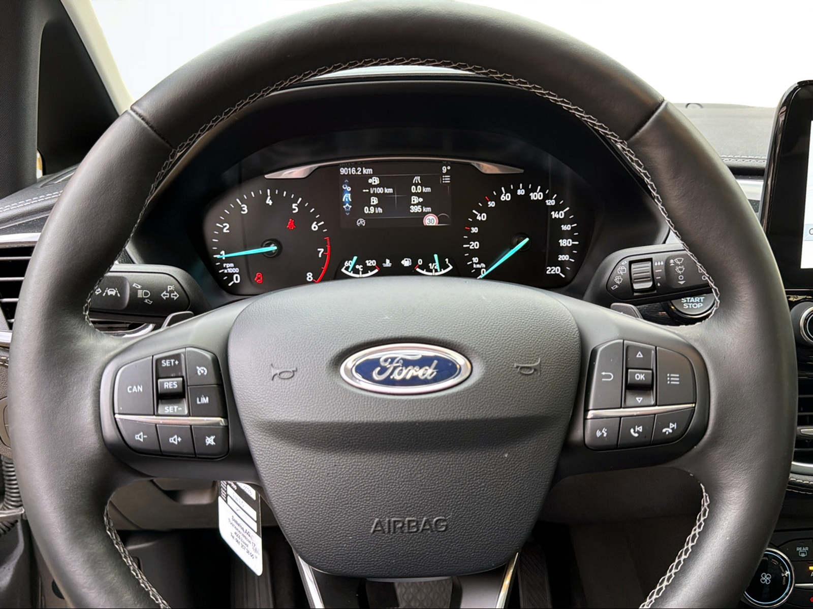 FORD Fiesta 1.0 EcoB Vignale-image-15
