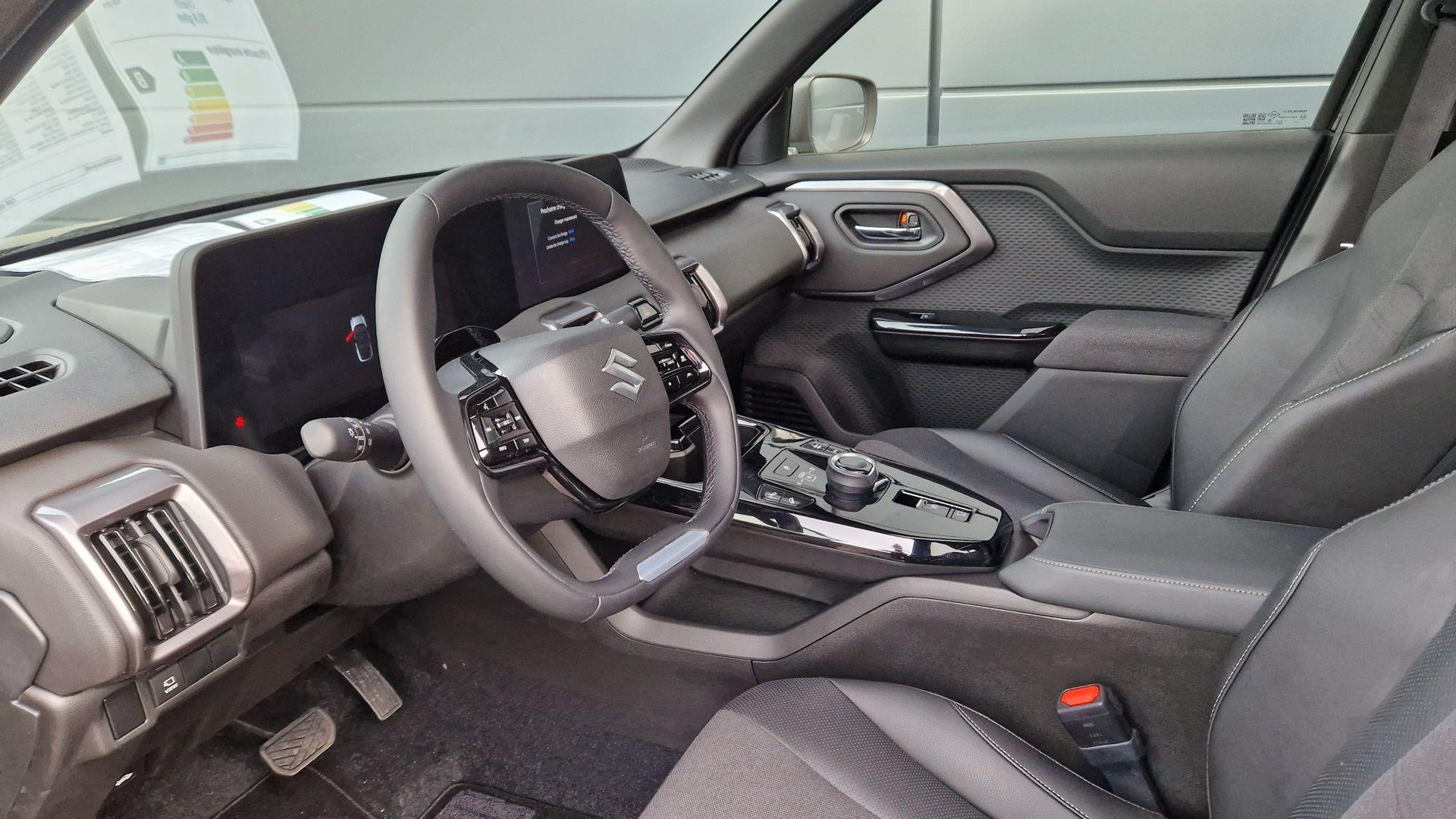 SUZUKI e Vitara Compact Top 4x4-image-6