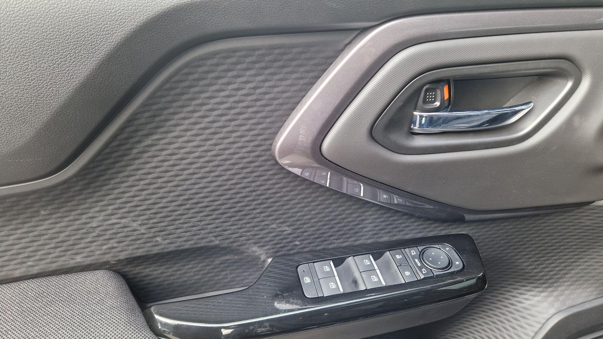 SUZUKI e Vitara Compact Top 4x4-image-11