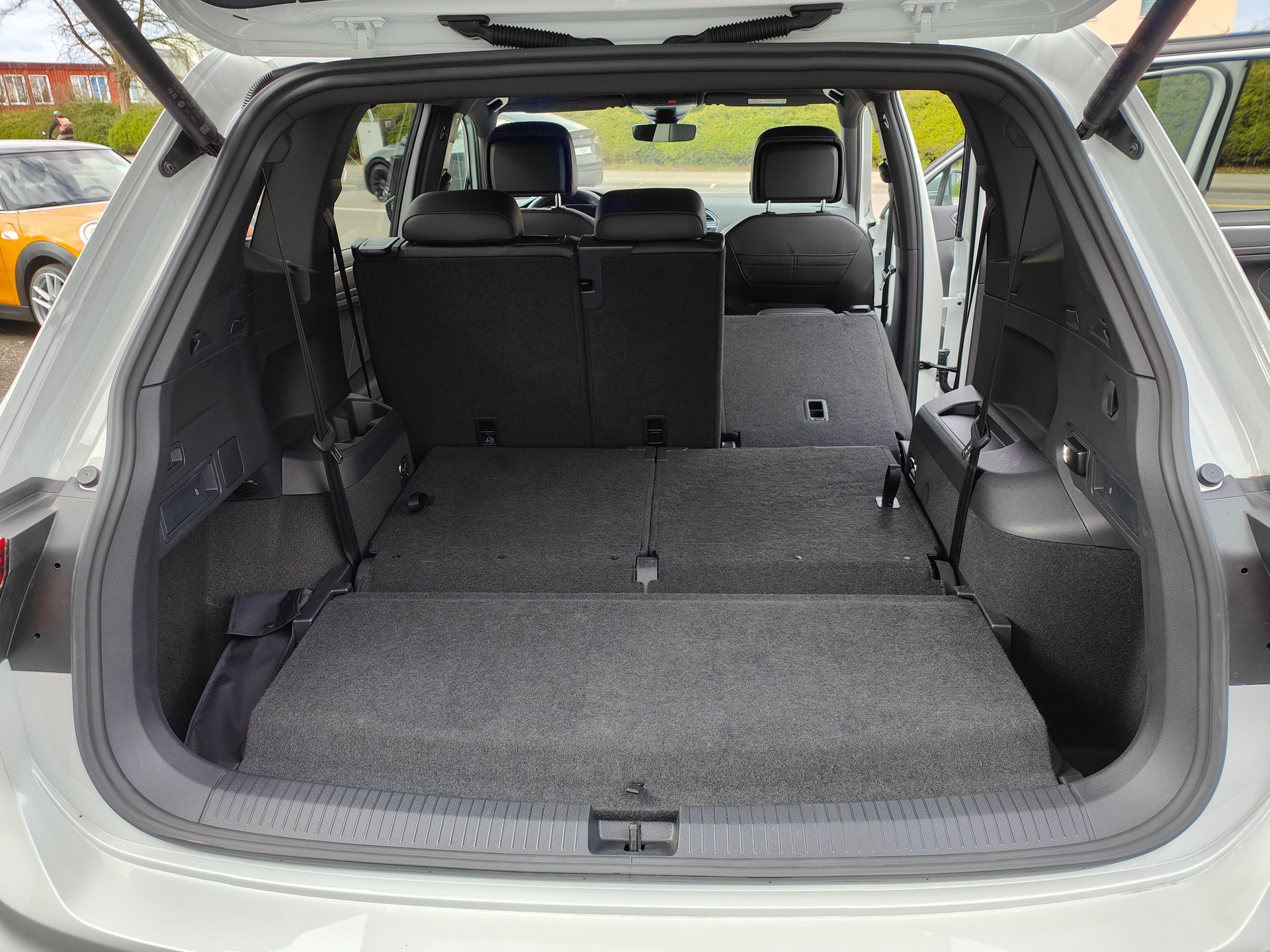 VW Tiguan Allspace 2.0 TDI SCR R-Line 4Motion DSG-image-8