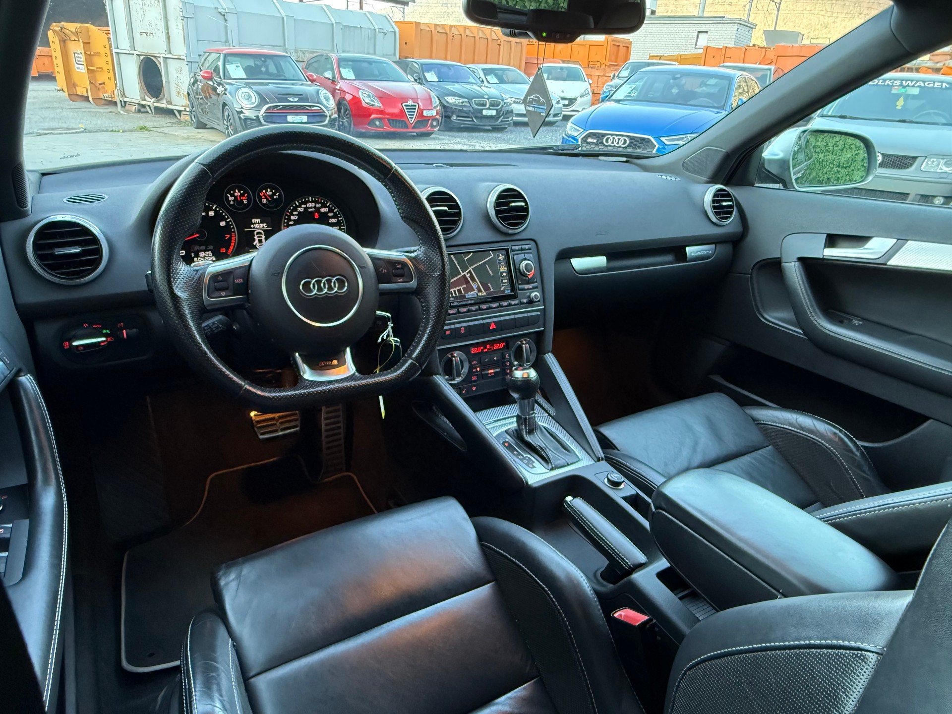 AUDI RS3 2.5 TFSI Quattro S-tronic-image-12