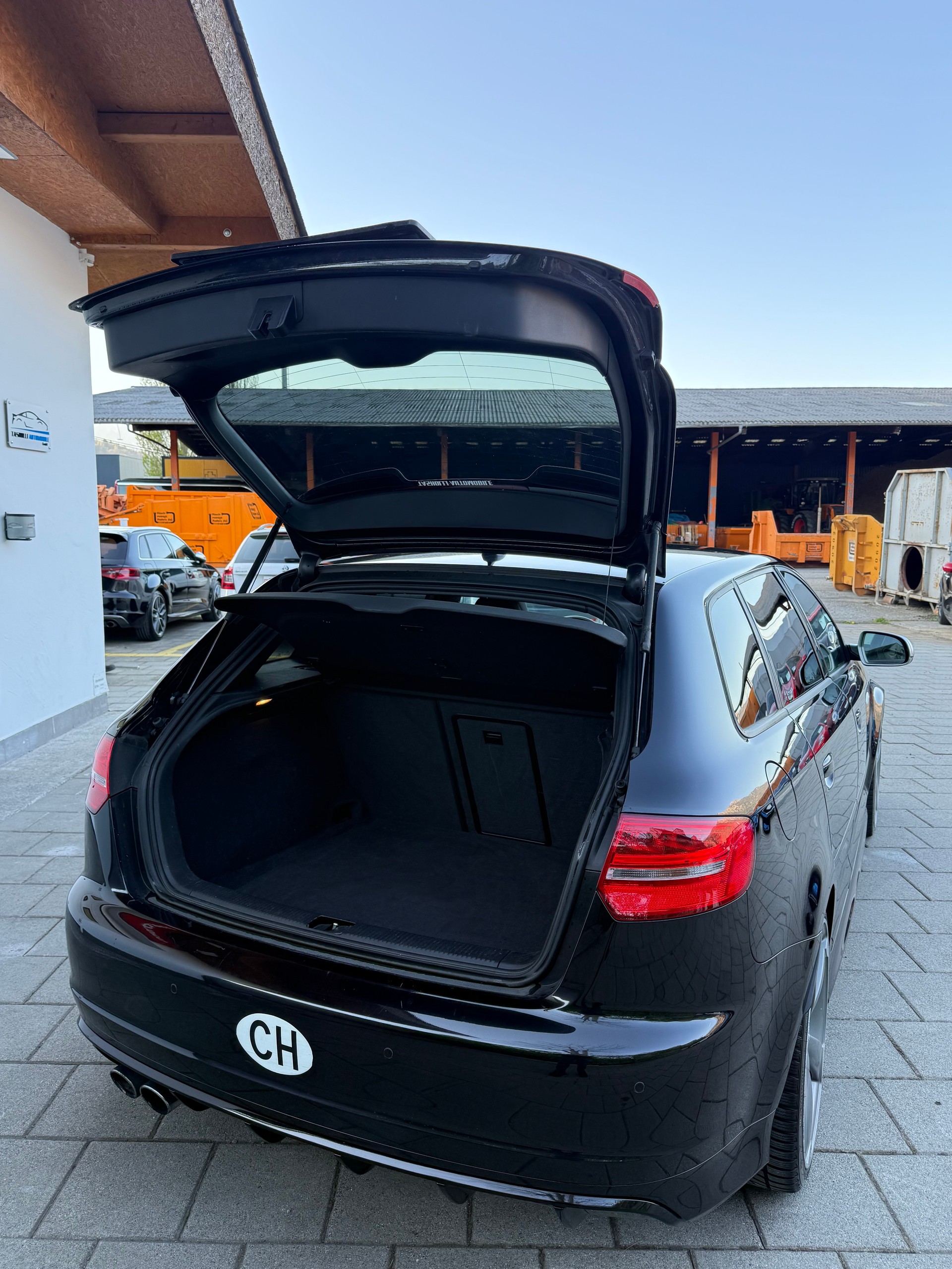 AUDI RS3 2.5 TFSI Quattro S-tronic-image-5