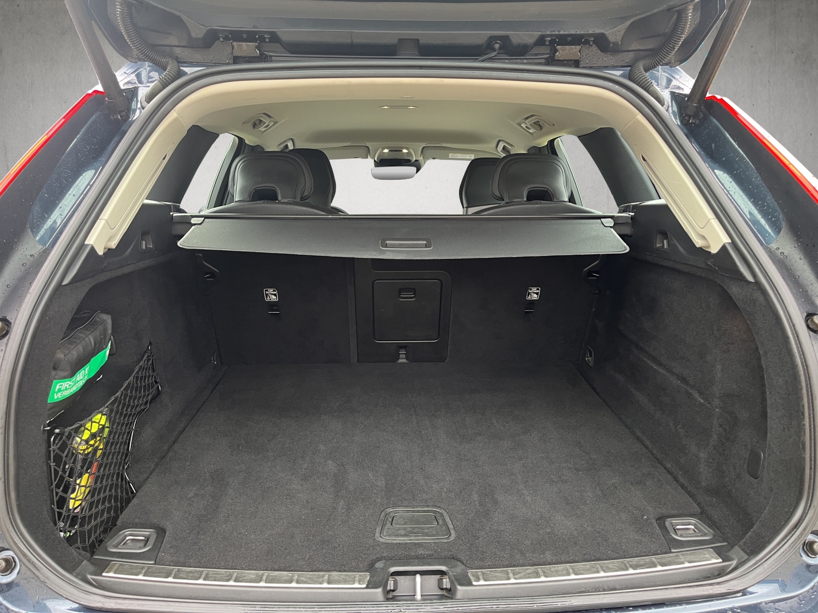 VOLVO XC60 2.0 B4 MH Momentum AWD-image-14