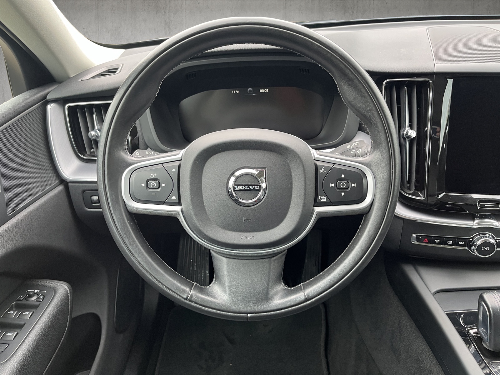 VOLVO XC60 2.0 B4 MH Momentum AWD-image-11