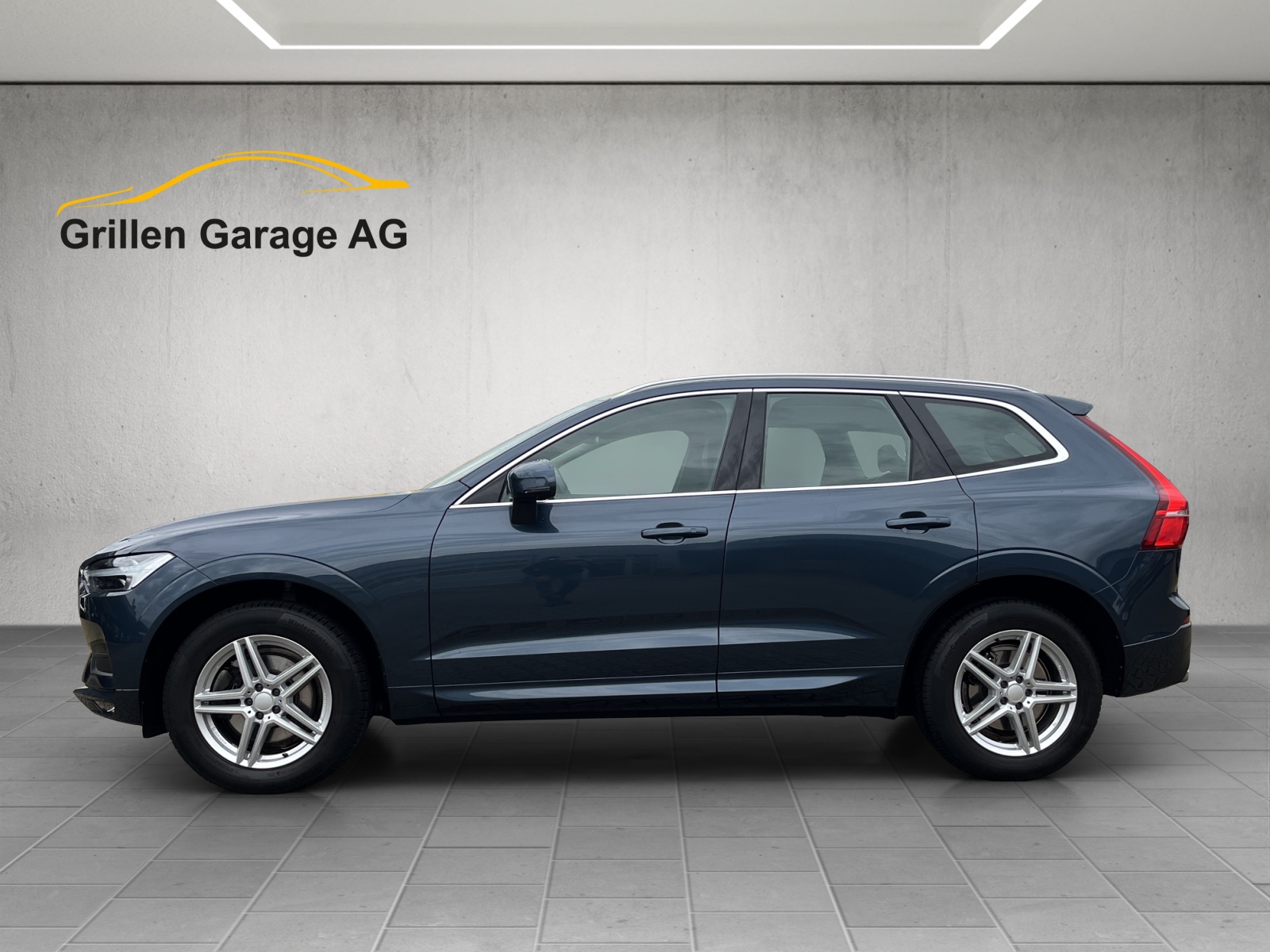 VOLVO XC60 2.0 B4 MH Momentum AWD-showroom-element-1