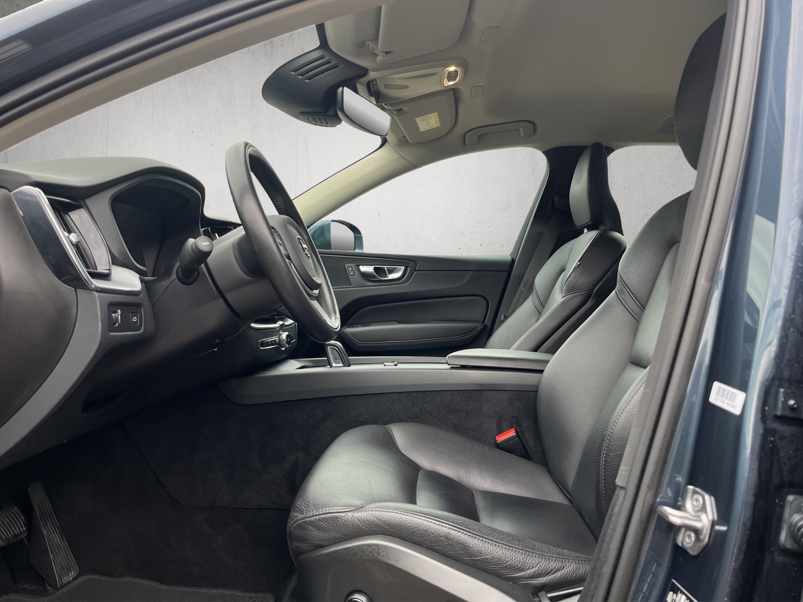 VOLVO XC60 2.0 B4 MH Momentum AWD-image-8