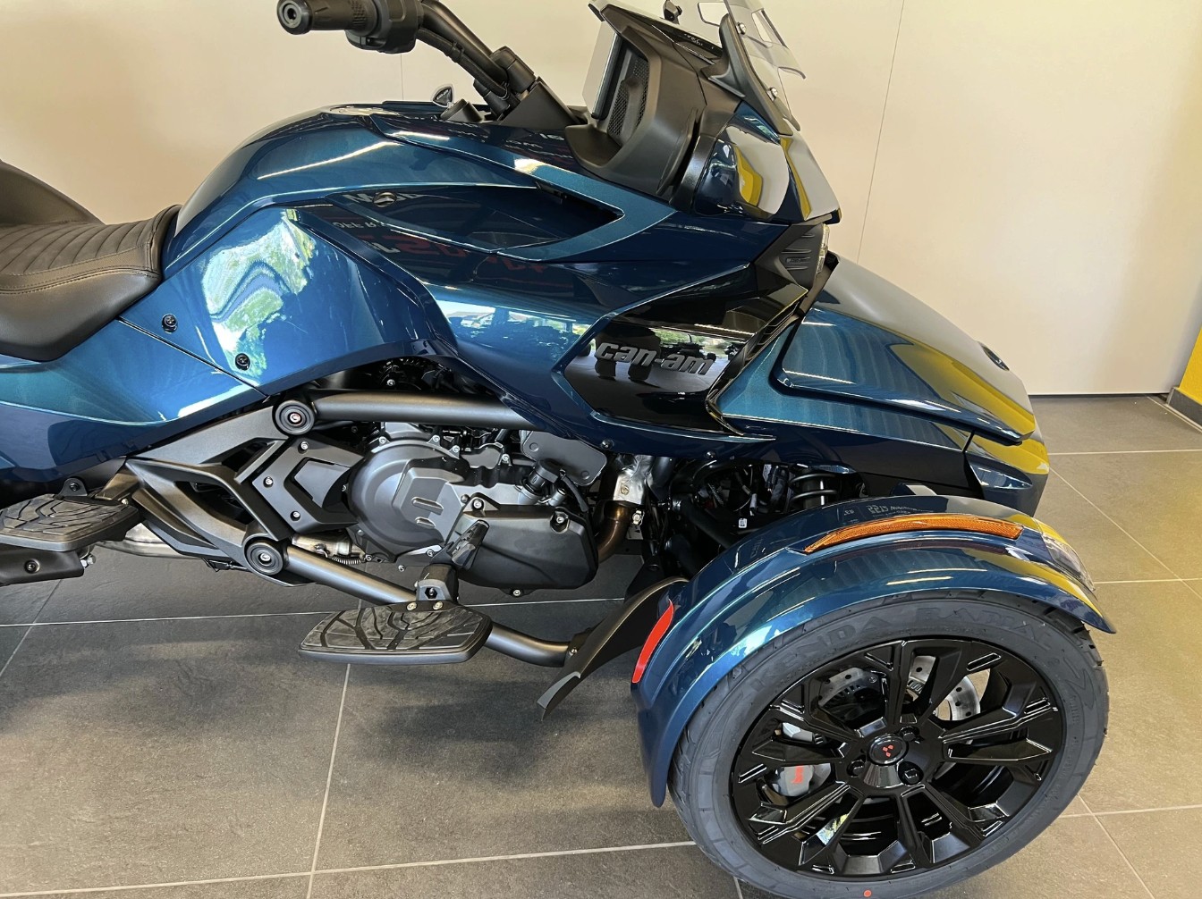 CAN-AM Spyder F3 LTD-image-6