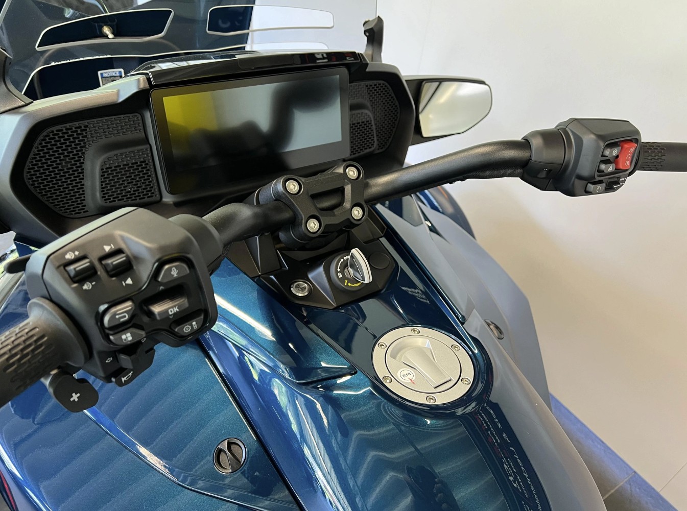 CAN-AM Spyder F3 LTD-image-8