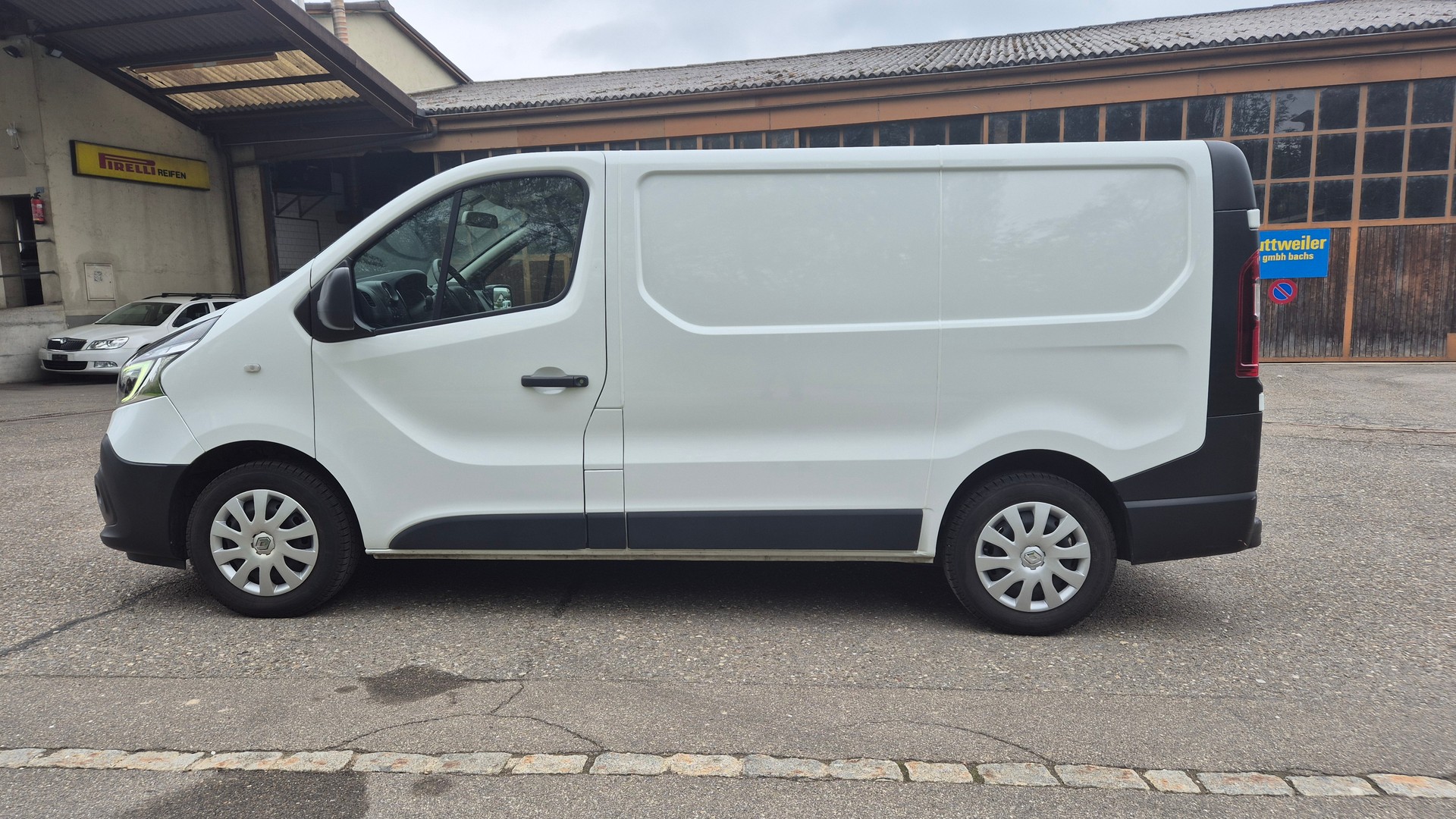 RENAULT Trafic 2.0 dCi 120 3.0t Business L1H1-showroom-element-1