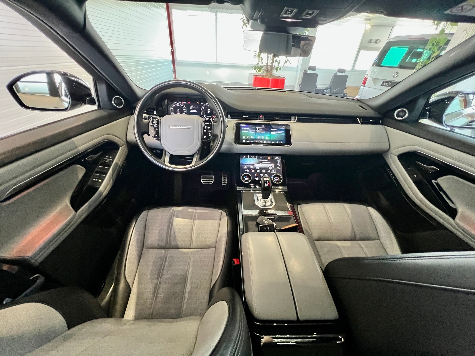 LAND ROVER Range Rover Evoque R-Dynamic P 300 HSE AT9-image-15