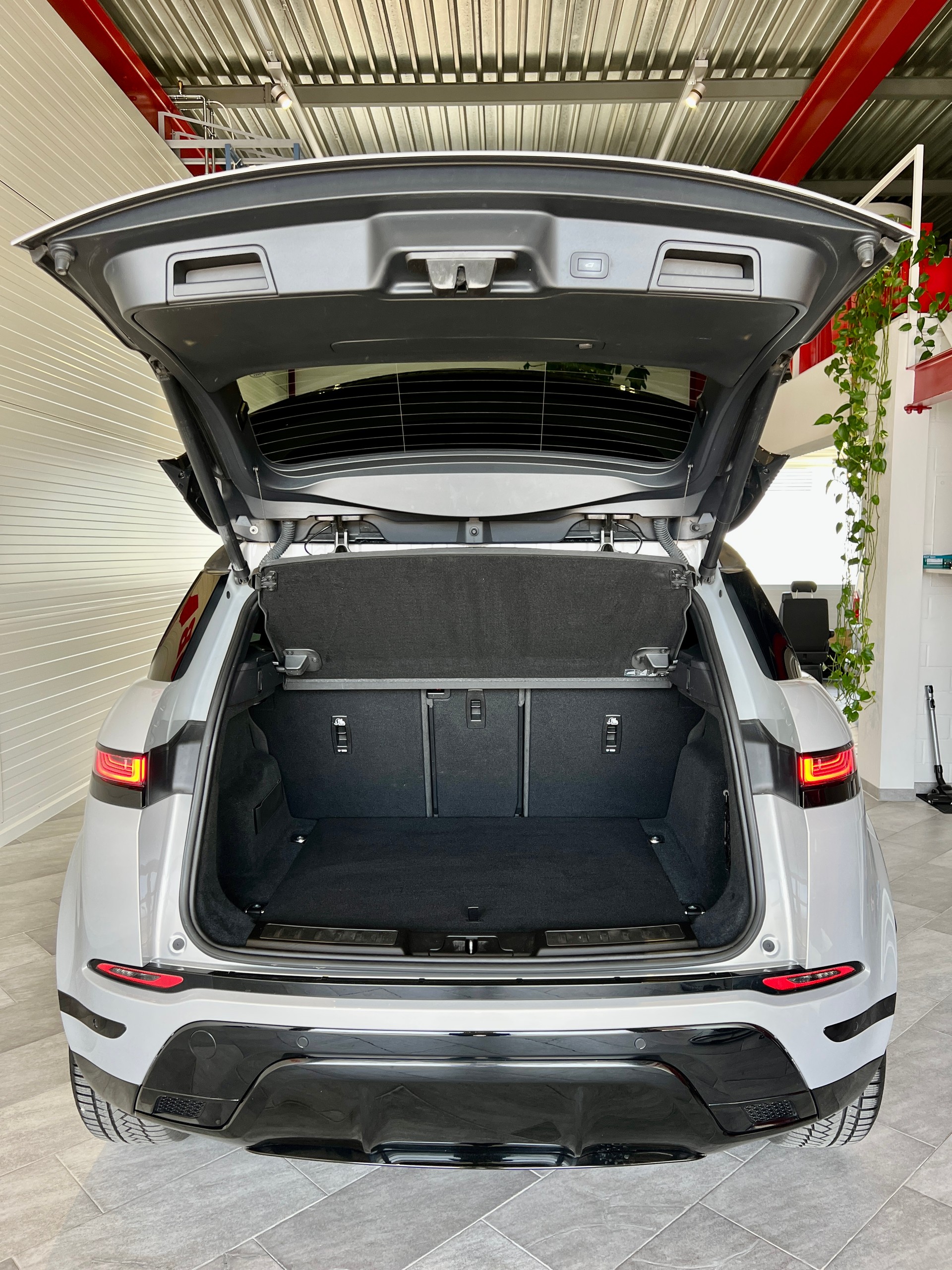 LAND ROVER Range Rover Evoque R-Dynamic P 300 HSE AT9-image-18