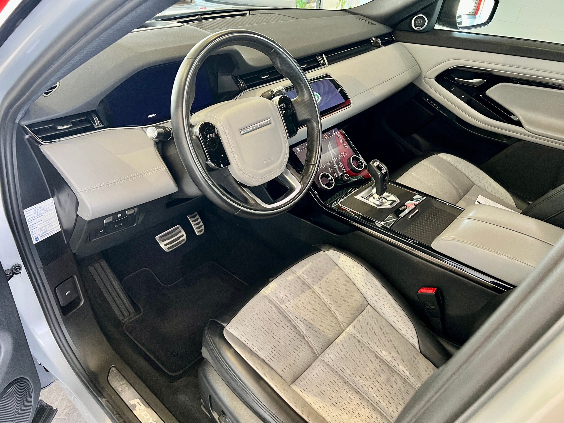 LAND ROVER Range Rover Evoque R-Dynamic P 300 HSE AT9-image-9