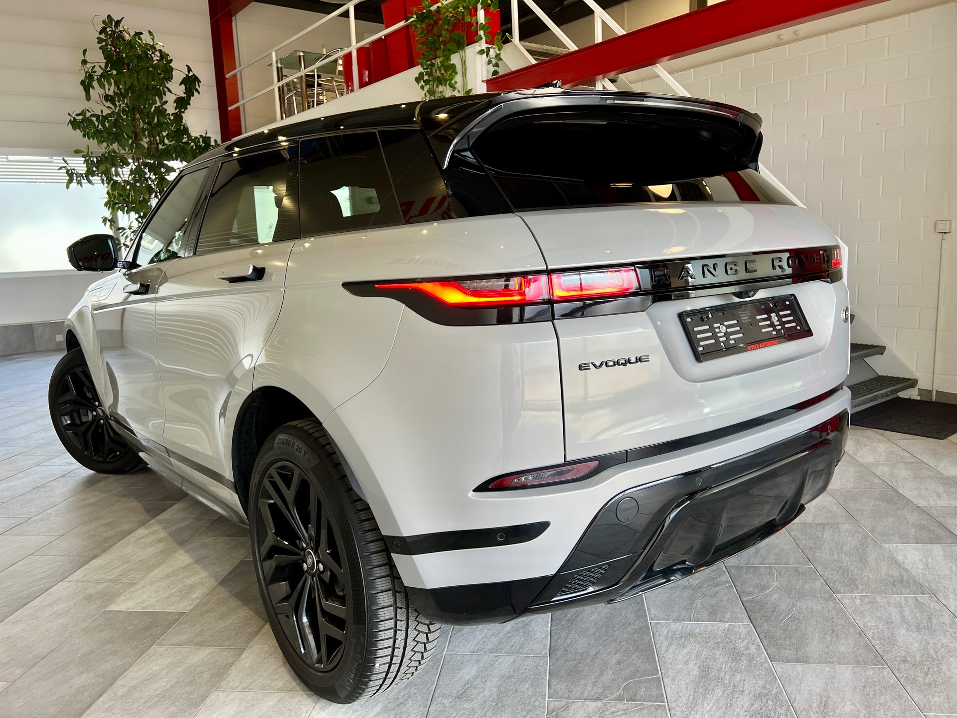 LAND ROVER Range Rover Evoque R-Dynamic P 300 HSE AT9-image-4