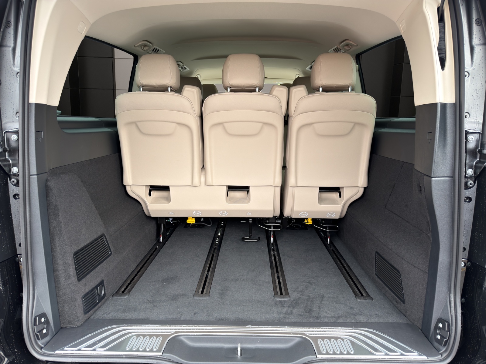 MERCEDES-BENZ V 250 d extralang 4Matic Avantgarde 9G-Tronic-image-9