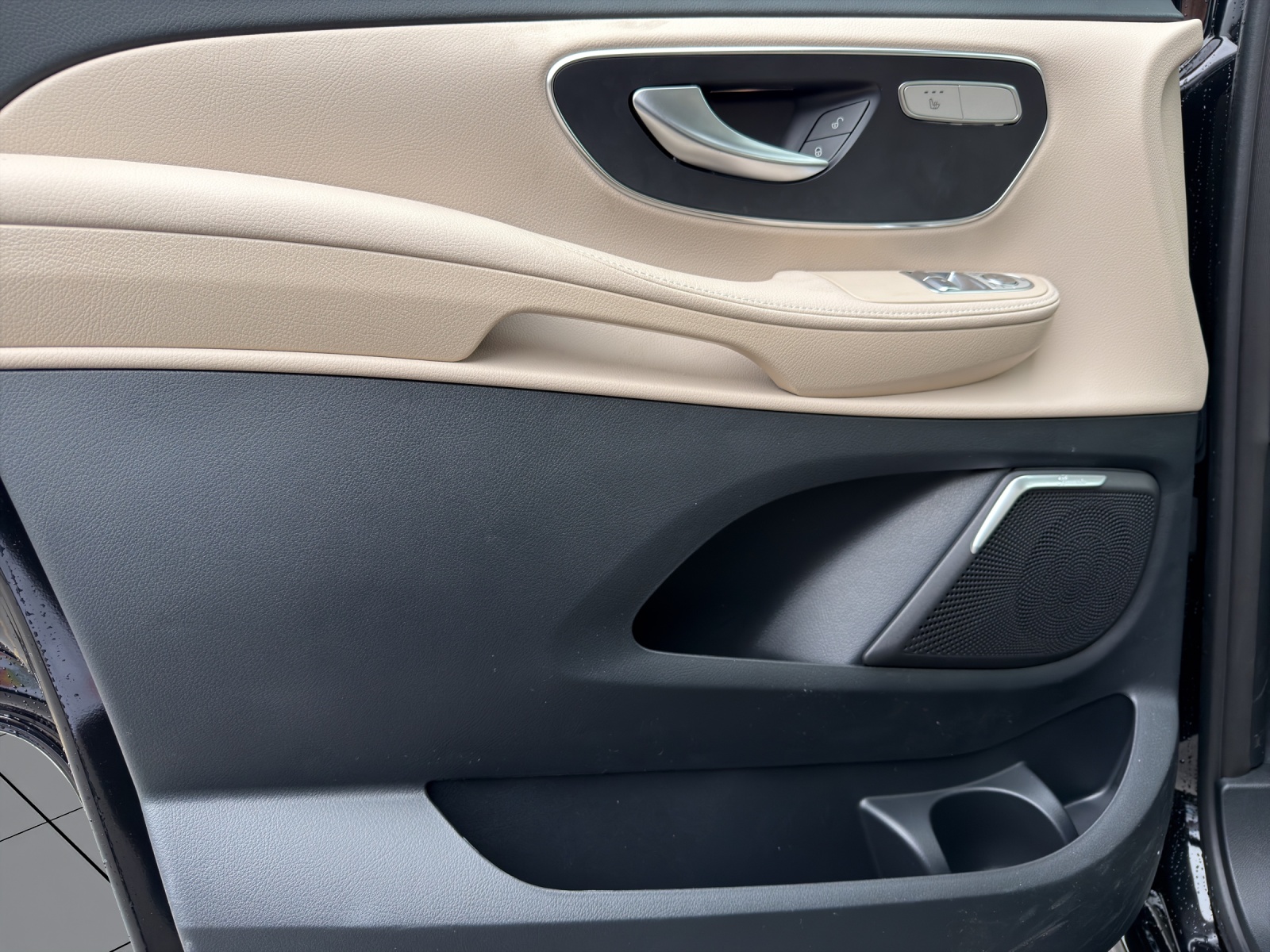 MERCEDES-BENZ V 250 d extralang 4Matic Avantgarde 9G-Tronic-image-5