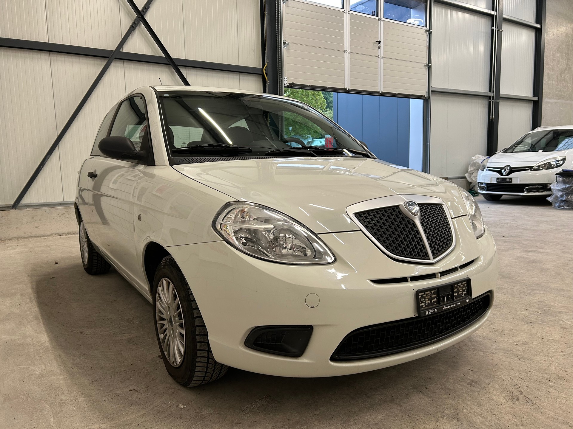 LANCIA YPSILON-showroom-element-2