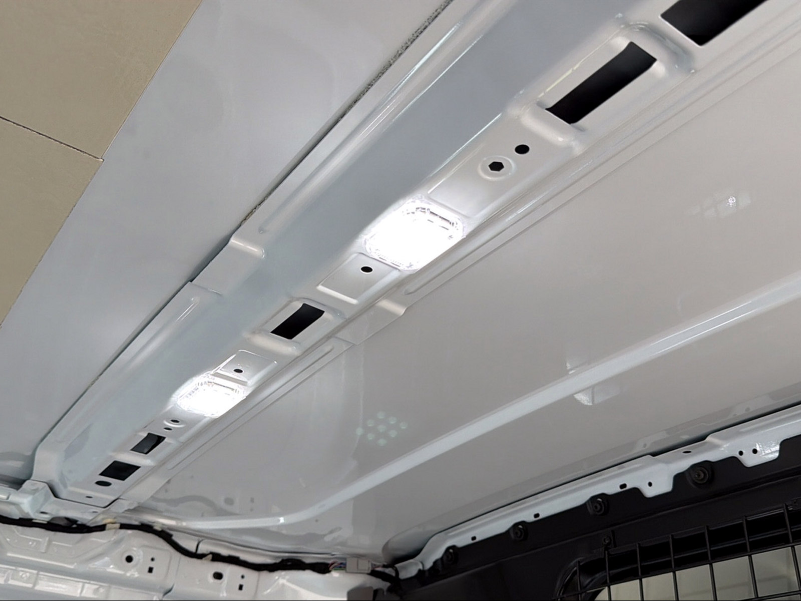 FORD Transit Custom Van 320 L1H1 65kWh Trend-image-11
