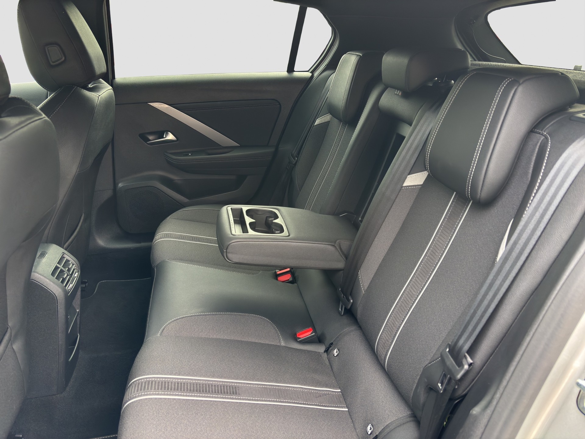 OPEL Astra 1.6 PHEV Turbo Swiss Plus A-image-15
