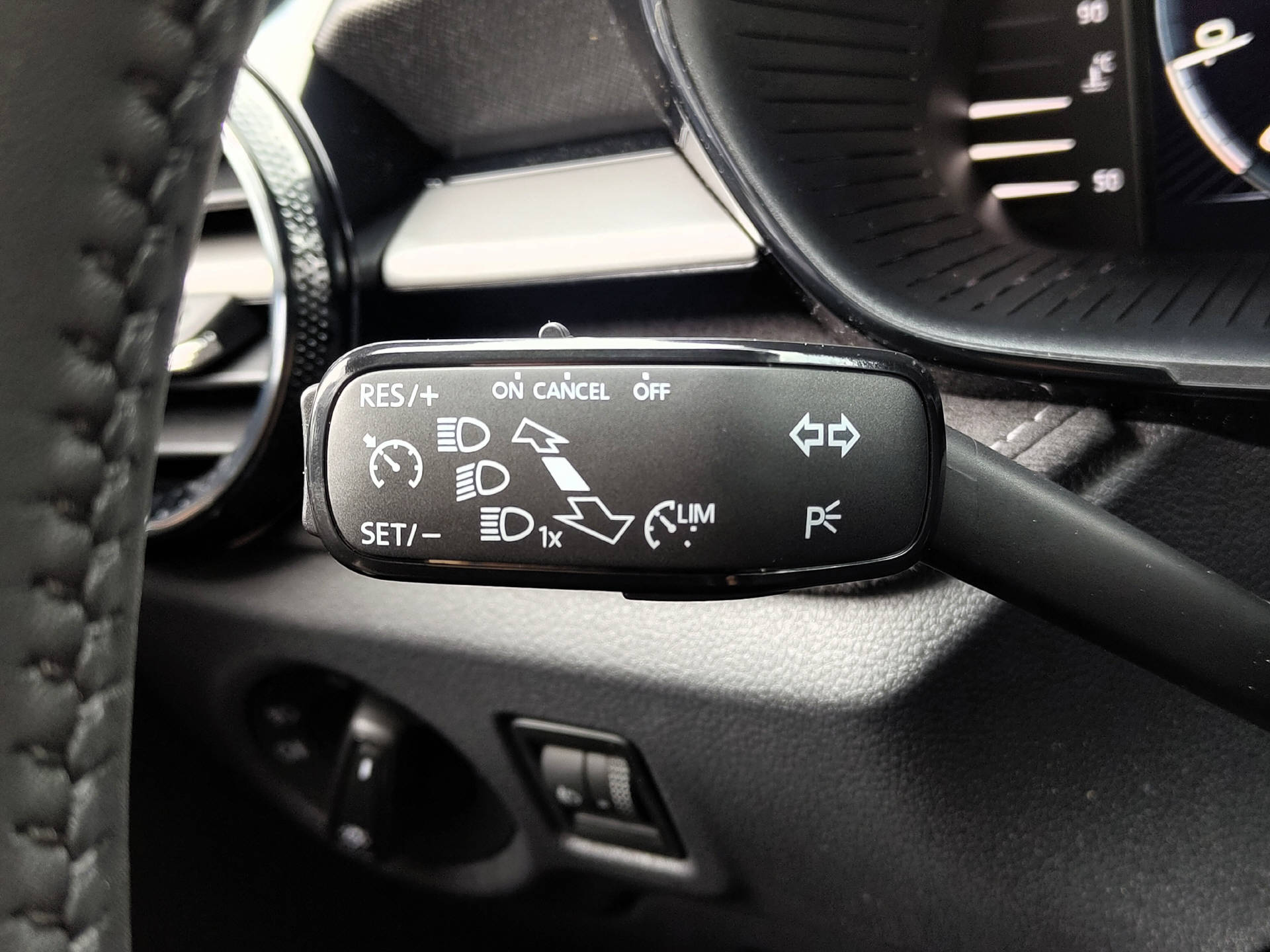 SKODA Fabia 1.5 TSI Selection DSG-image-9