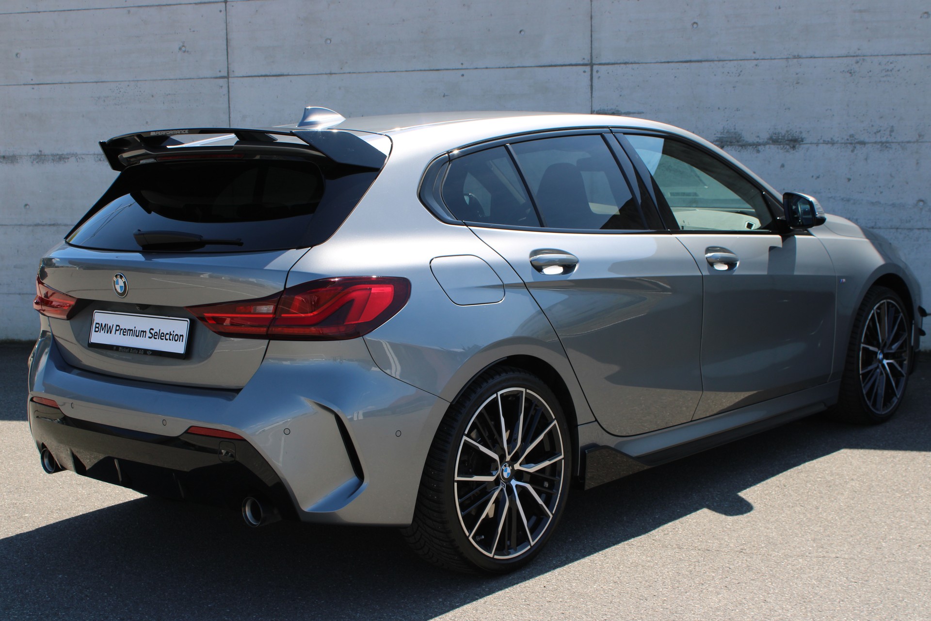 BMW 120d xDrive M Sport-showroom-element-2