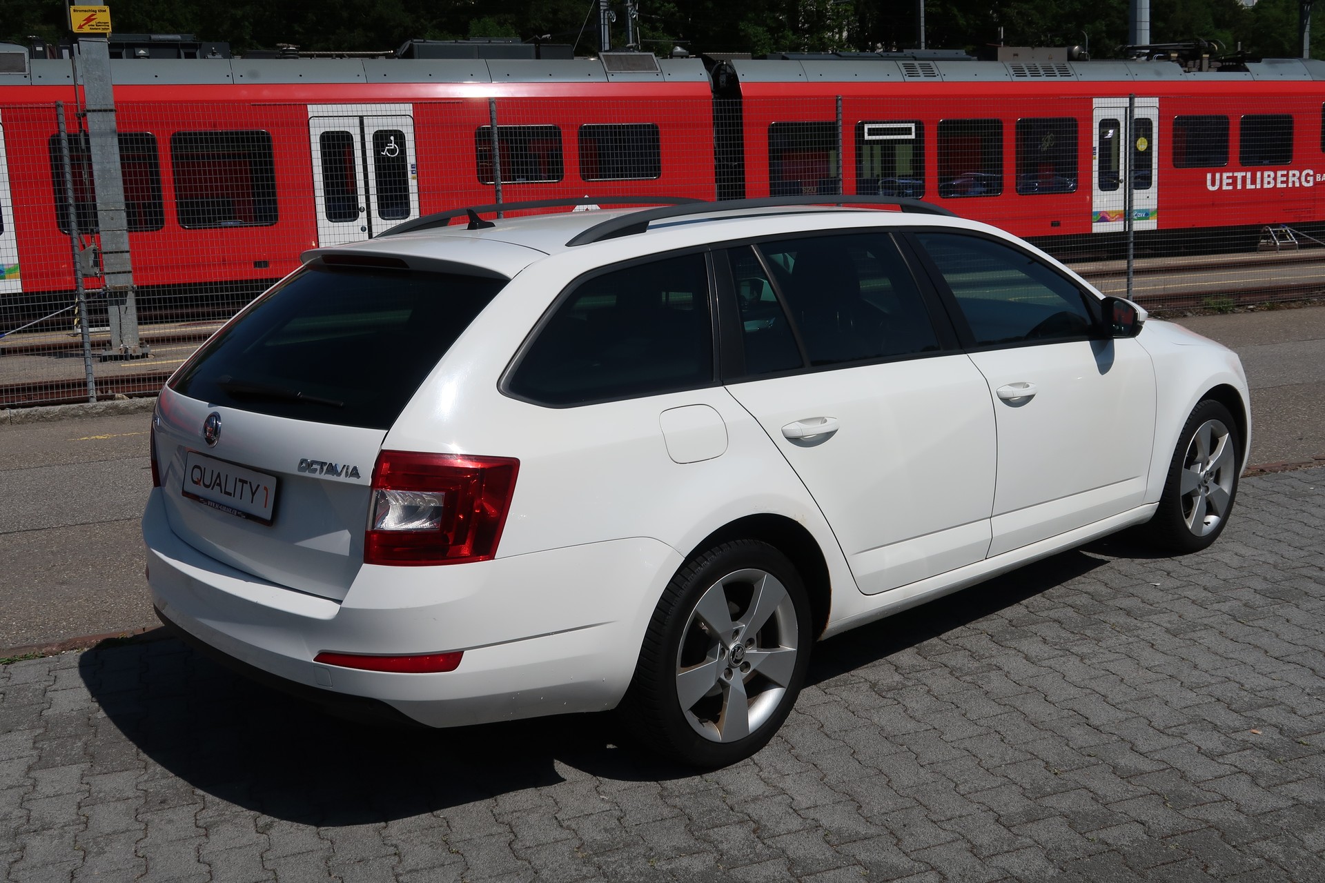 SKODA Octavia Combi 2.0 TDI Ambition 4x4-image-2