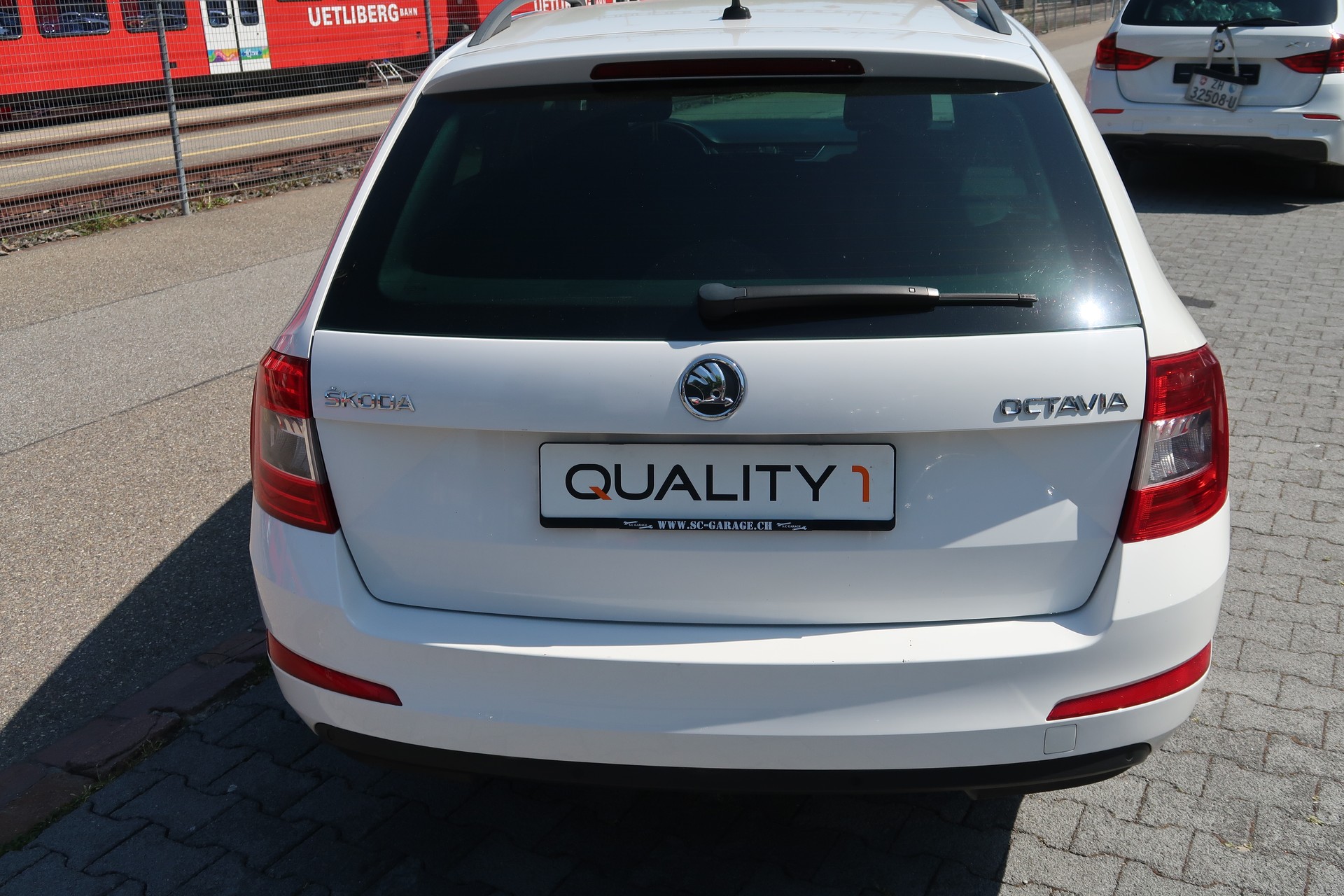 SKODA Octavia Combi 2.0 TDI Ambition 4x4-image-3