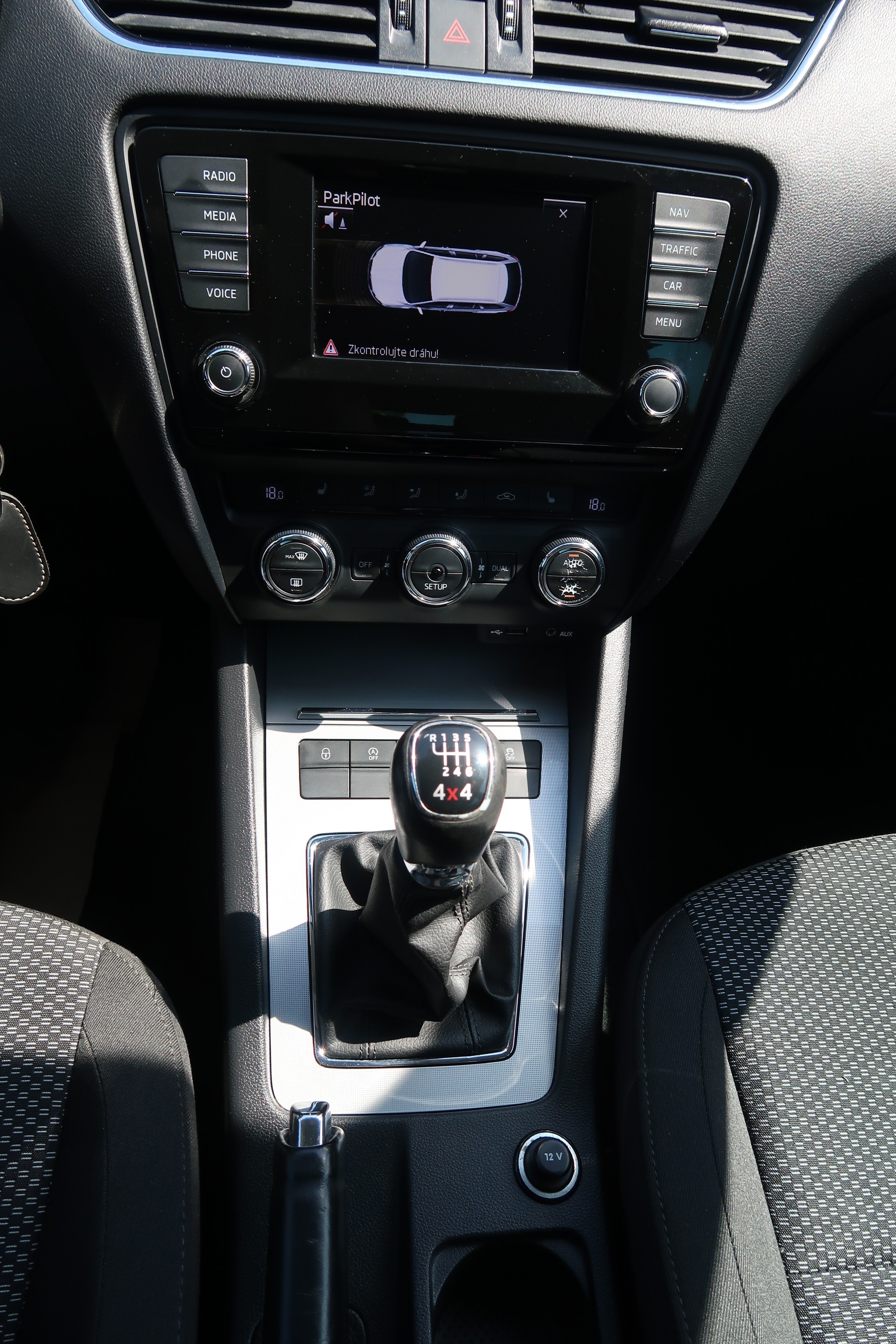 SKODA Octavia Combi 2.0 TDI Ambition 4x4-image-10