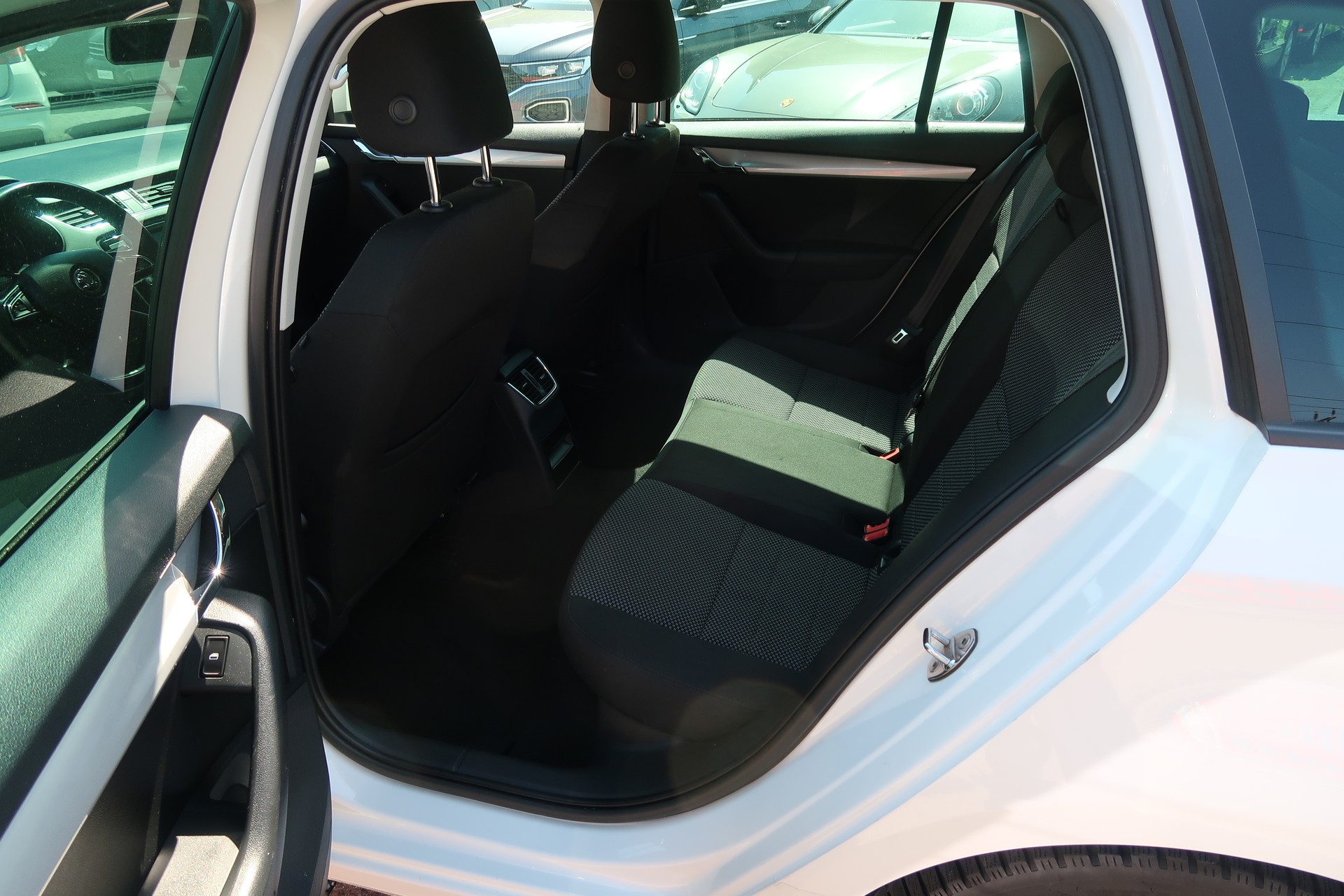 SKODA Octavia Combi 2.0 TDI Ambition 4x4-image-12