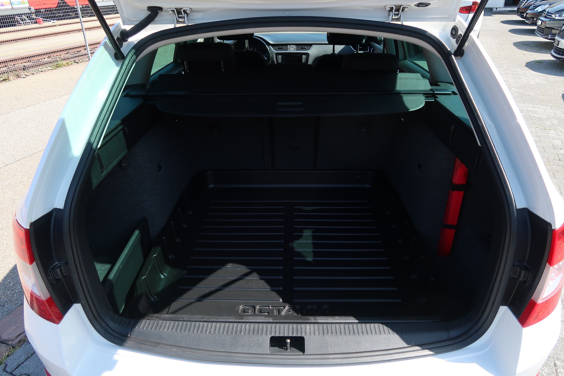 SKODA Octavia Combi 2.0 TDI Ambition 4x4-image-13
