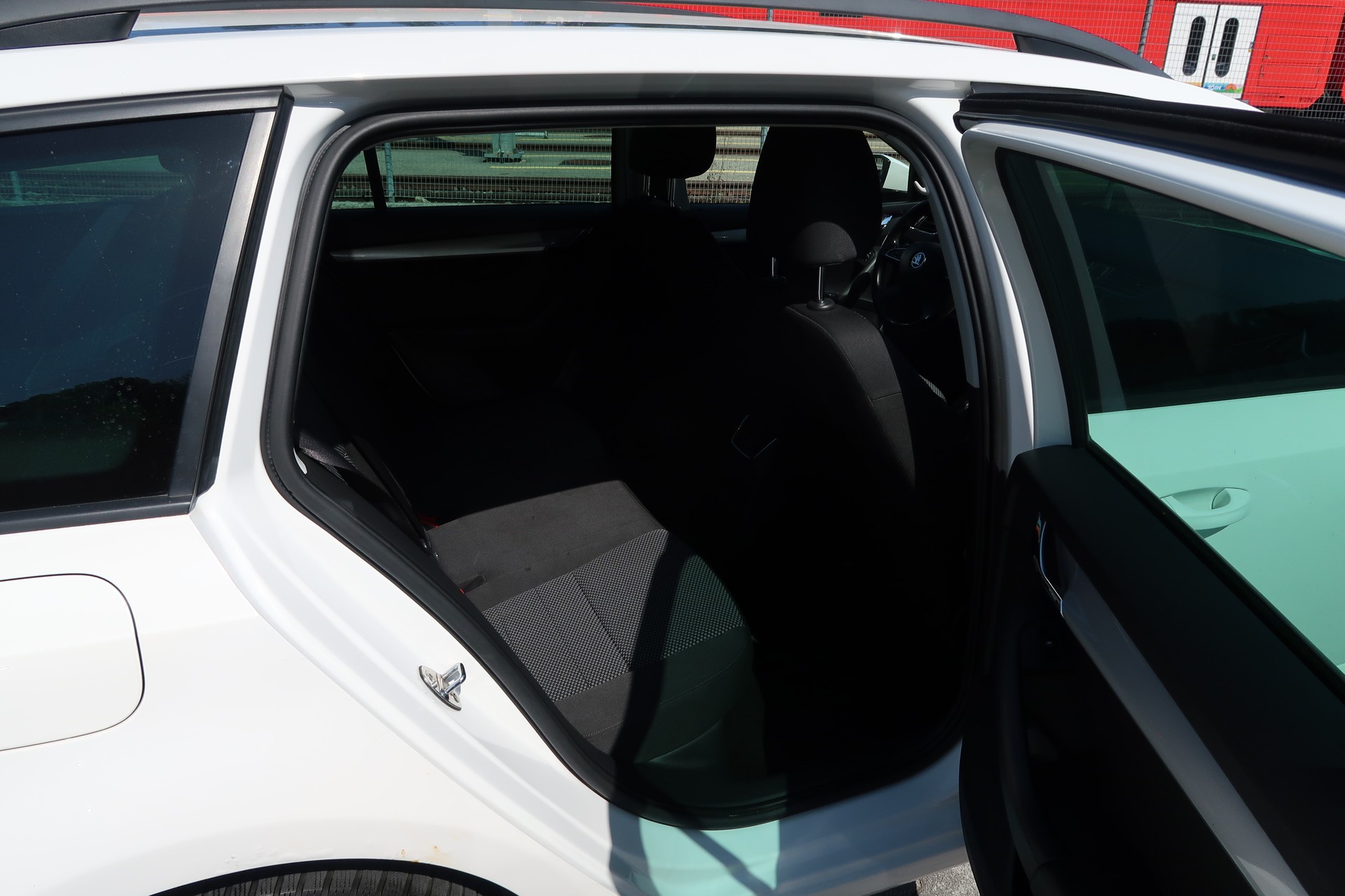 SKODA Octavia Combi 2.0 TDI Ambition 4x4-image-14