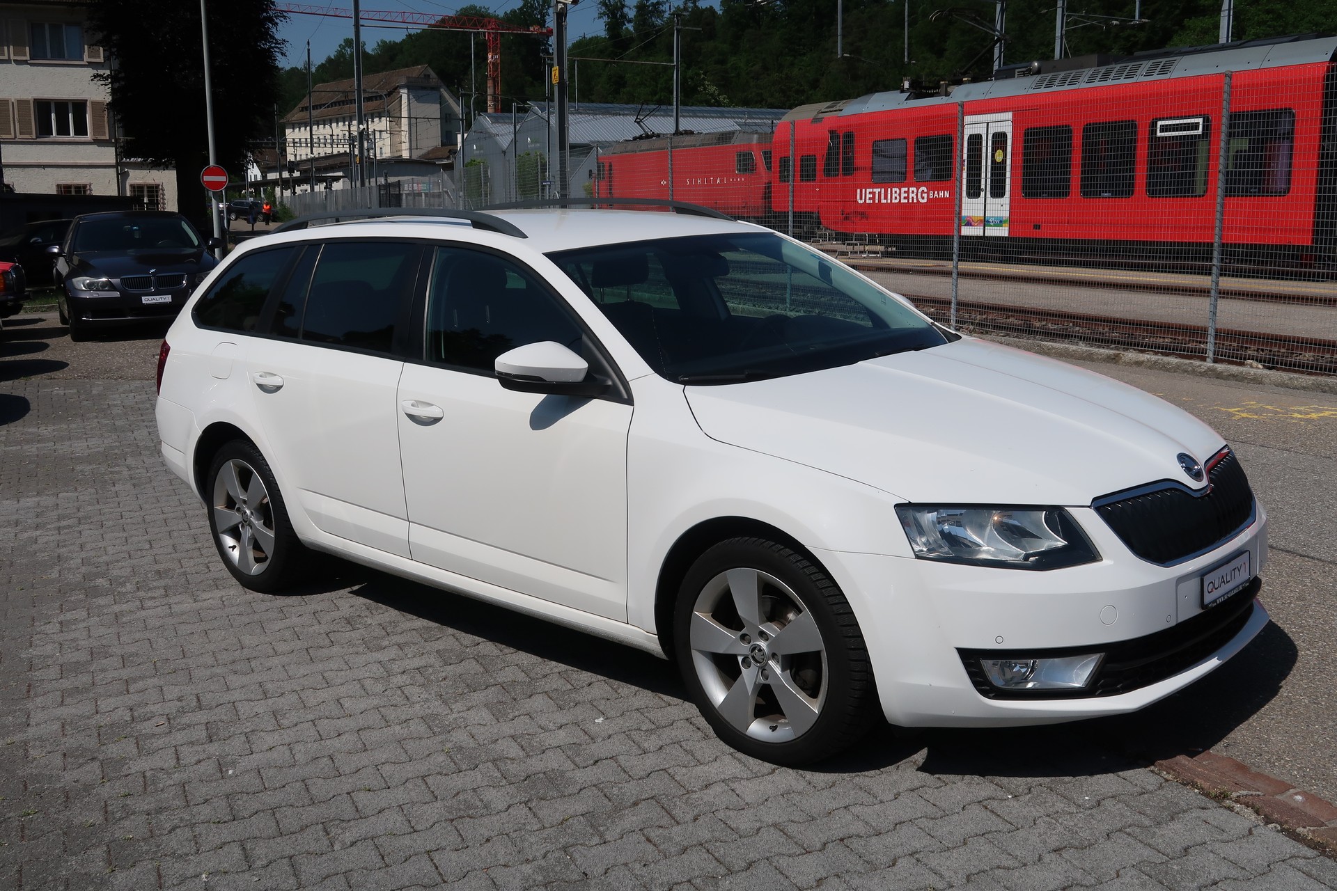 SKODA Octavia Combi 2.0 TDI Ambition 4x4-image-1