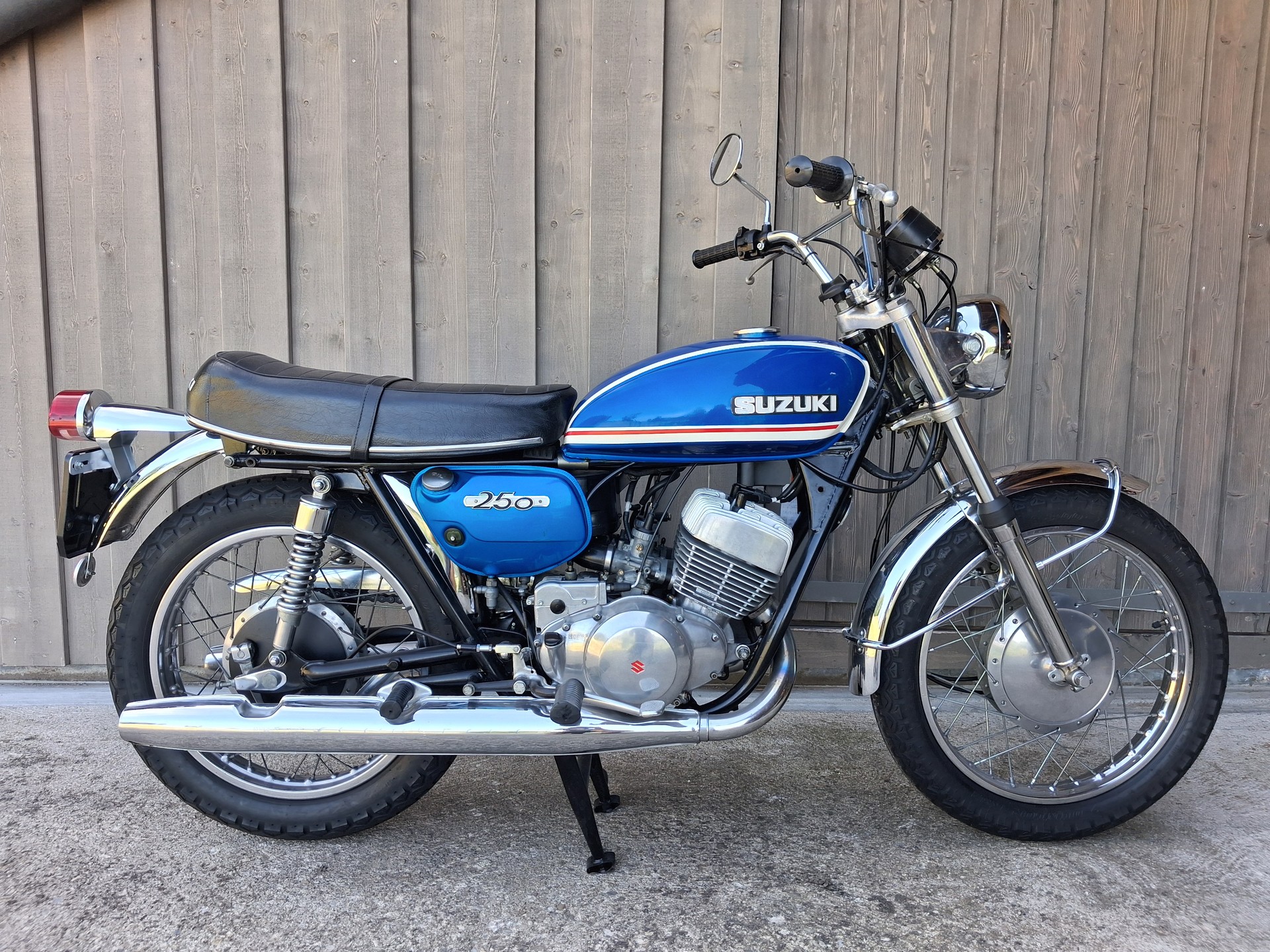 SUZUKI T 250