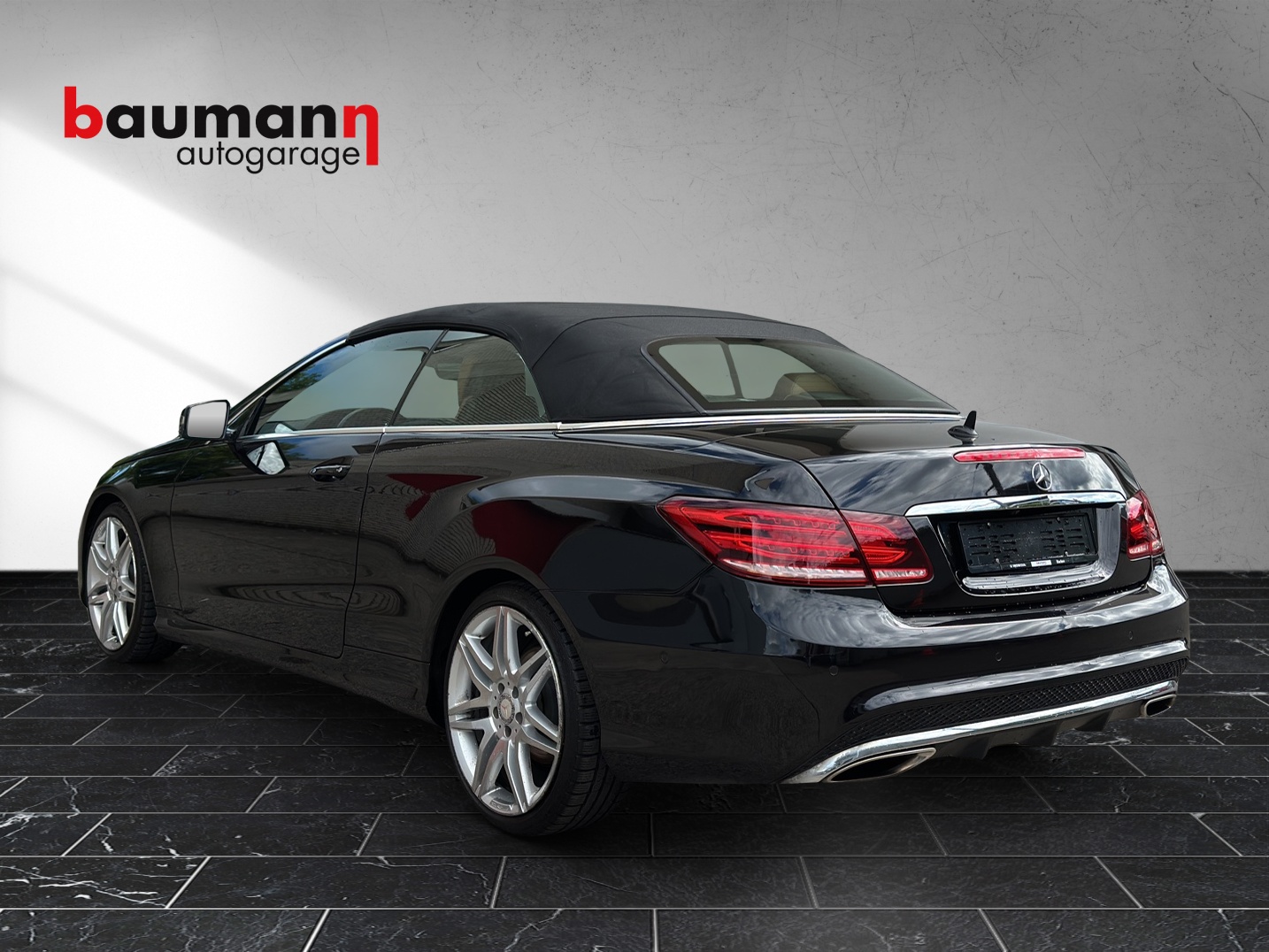 MERCEDES-BENZ E 250 7G-Tronic-showroom-element-3