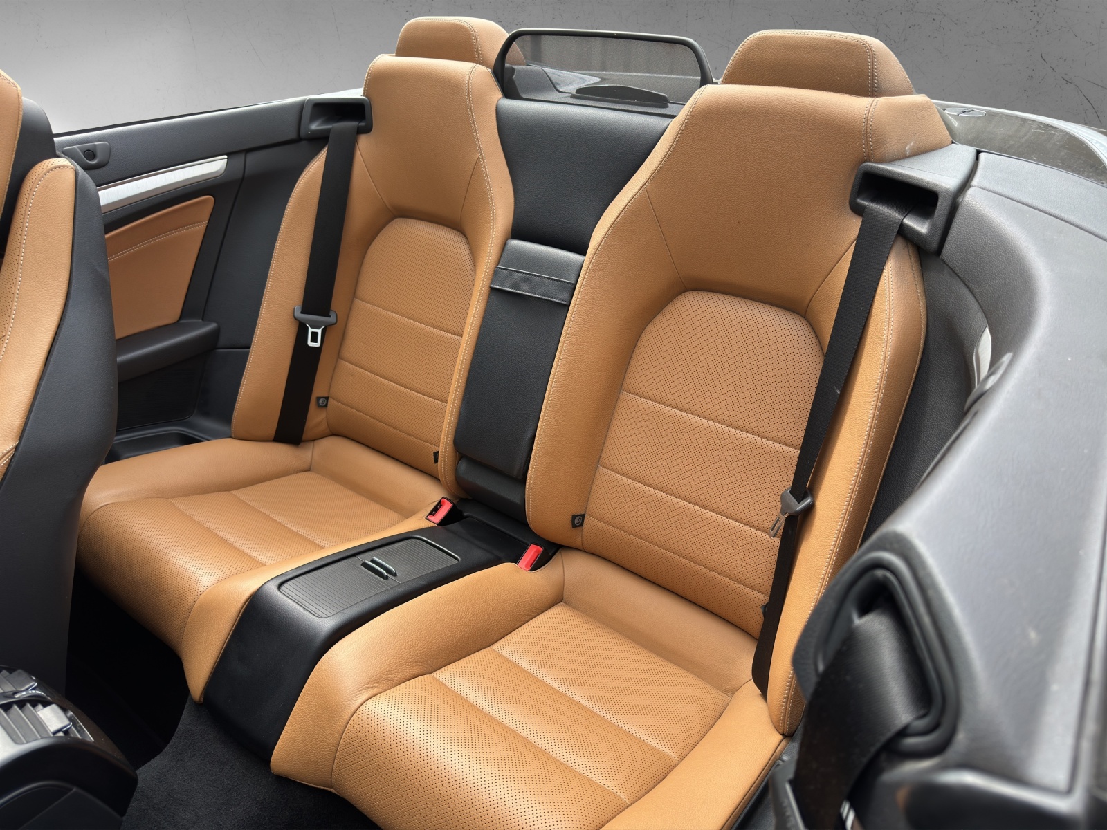 MERCEDES-BENZ E 250 7G-Tronic-image-11