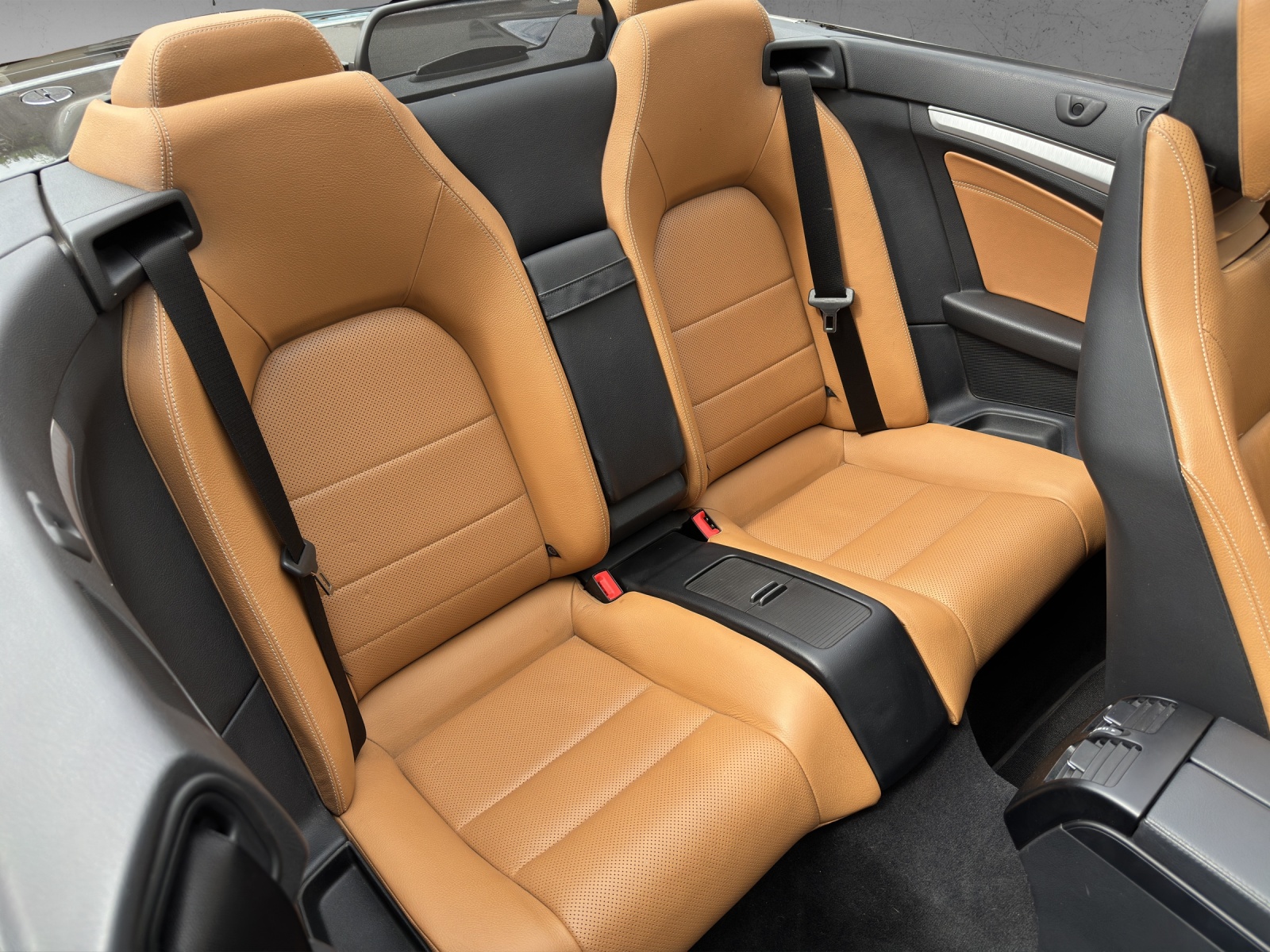 MERCEDES-BENZ E 250 7G-Tronic-image-12