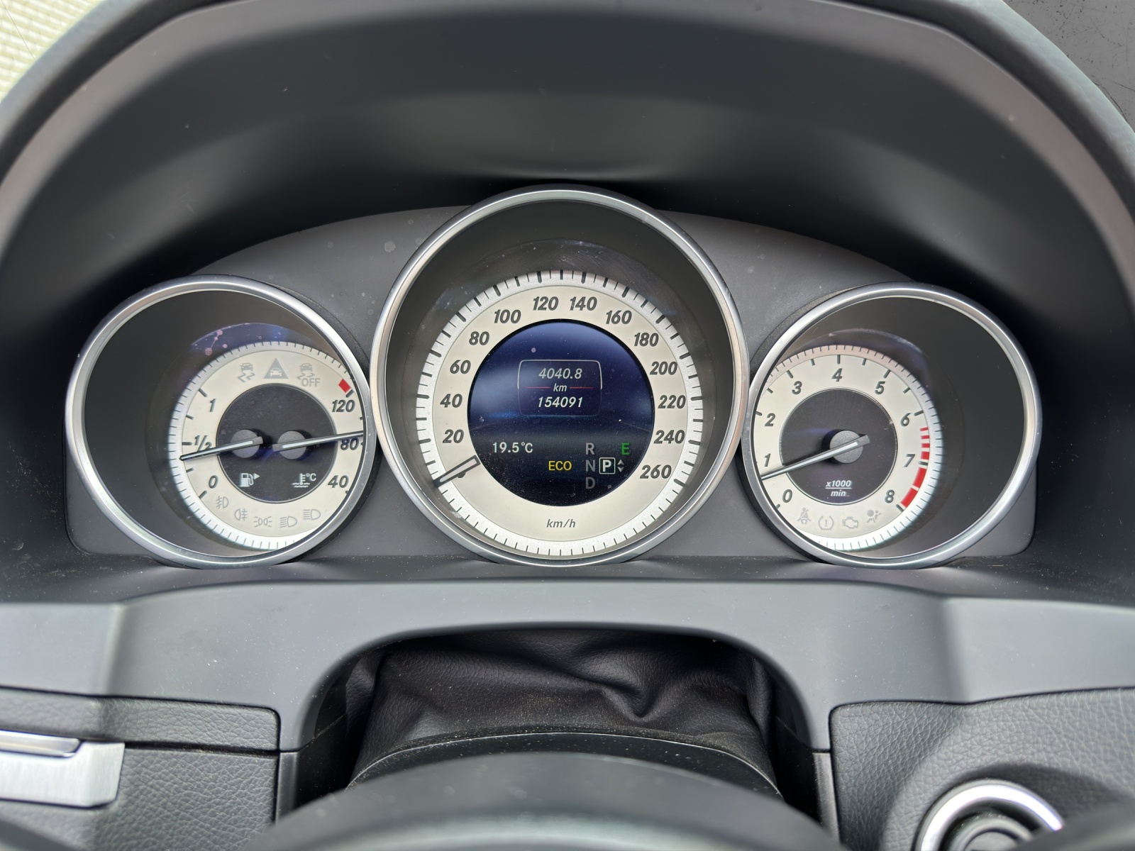 MERCEDES-BENZ E 250 7G-Tronic-image-6