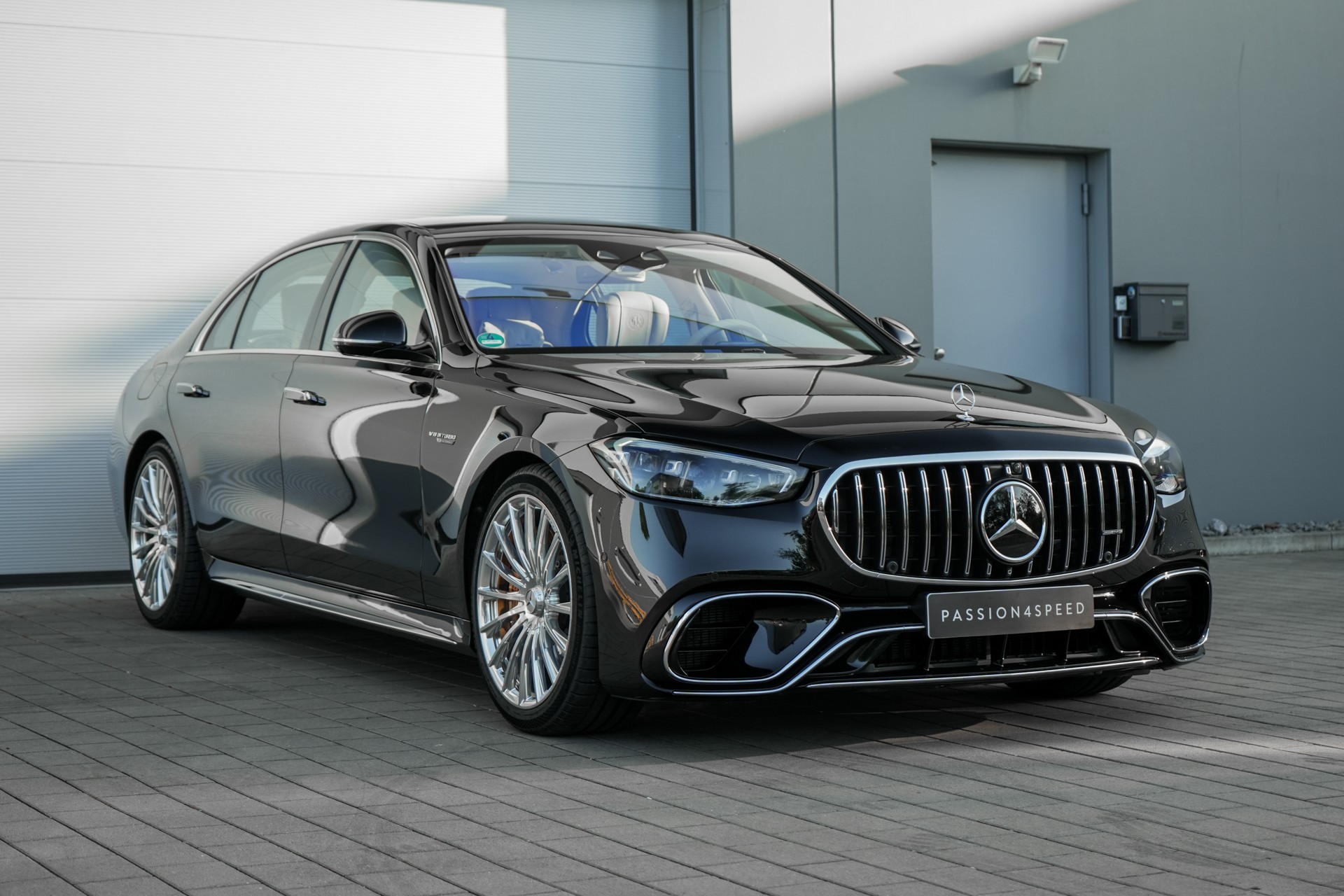 MERCEDES-BENZ S 63 AMG E Performance 4Matic-showroom-element-2